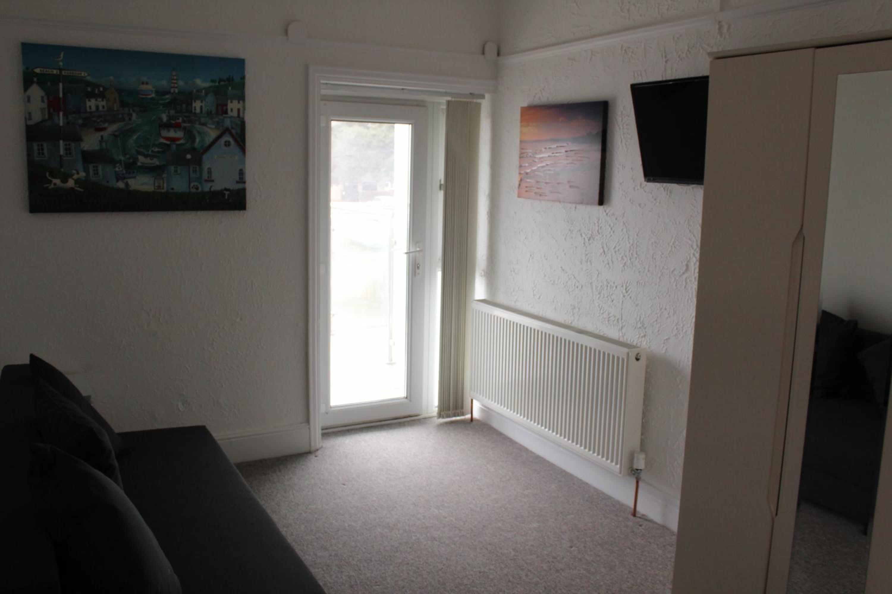 Deluxe Suite with Sea View - Photo 6