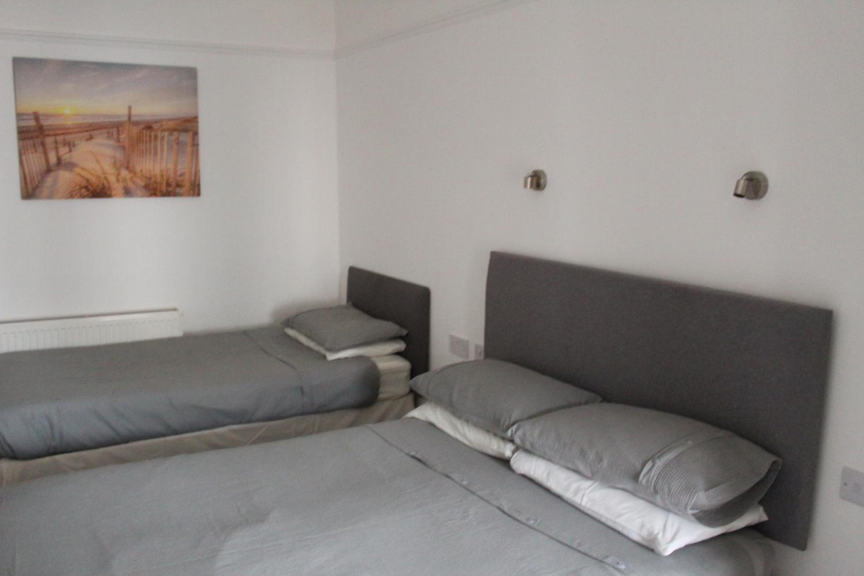 Deluxe Suite with Sea View - Photo 7