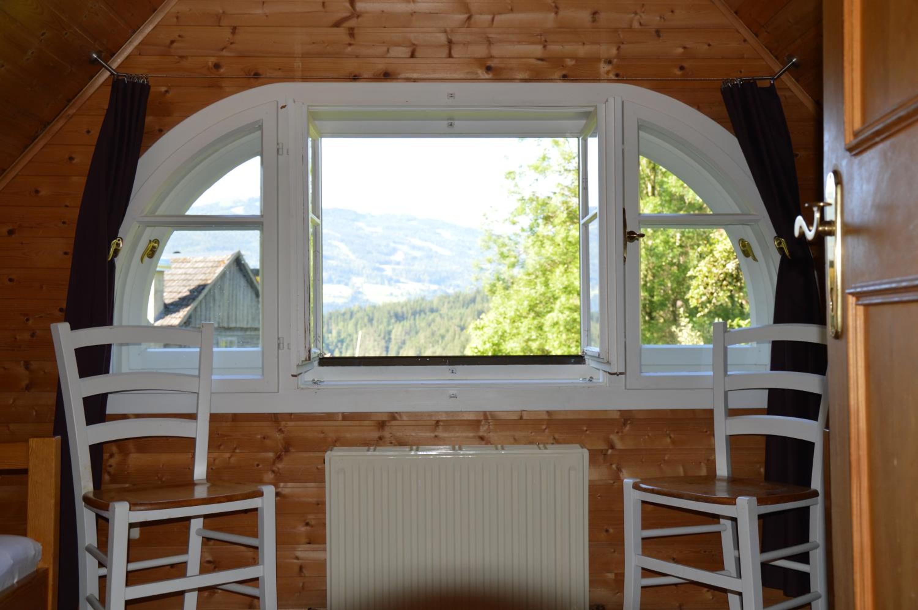 Apartment with Mountain View photo 2