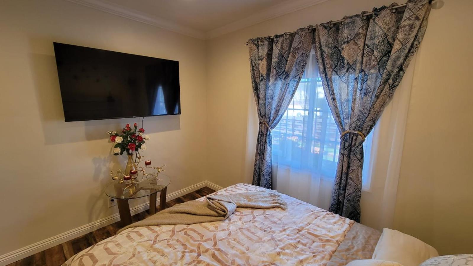 One-Bedroom Apartment - Photo 3