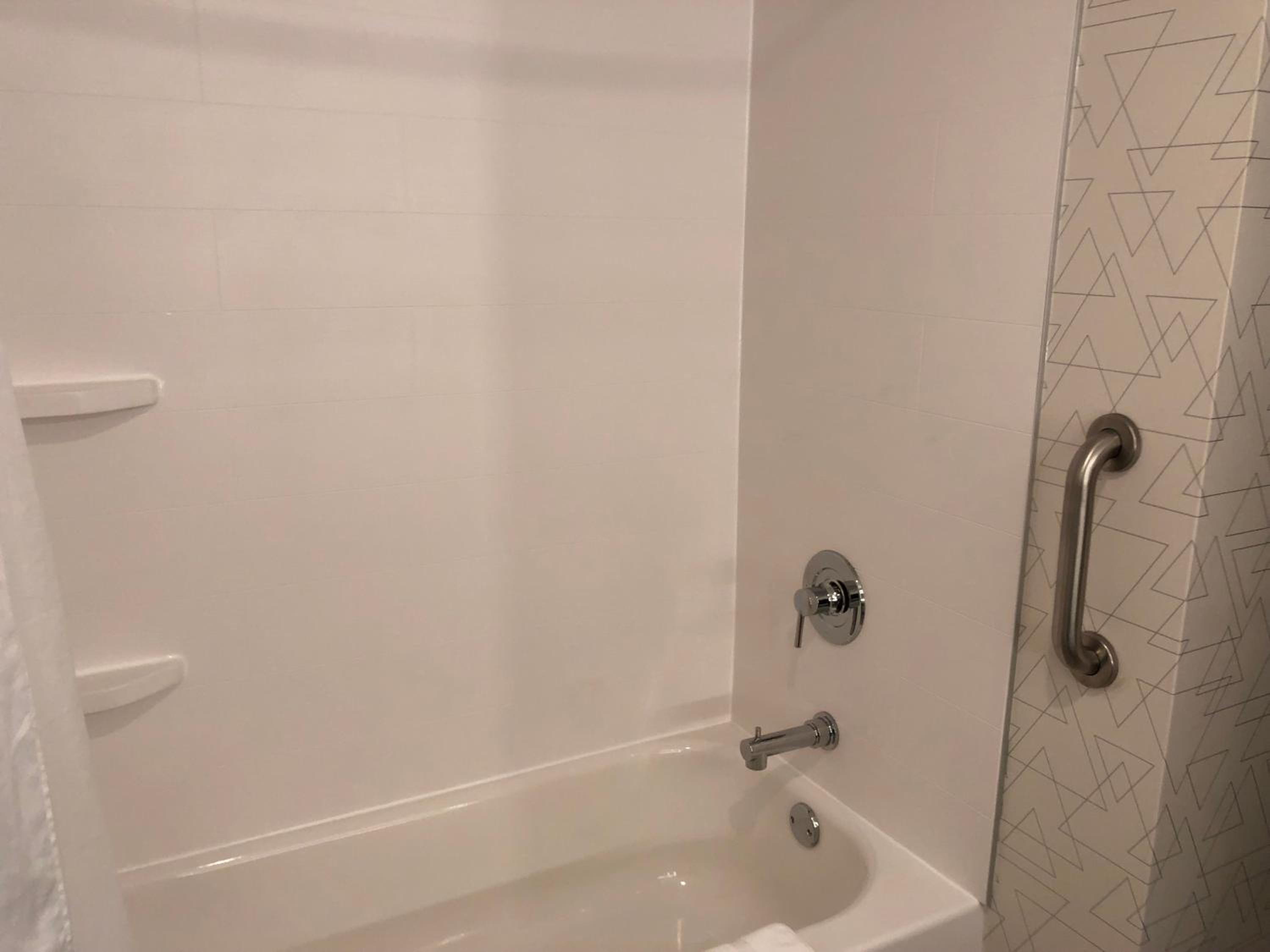Queen Room with Spa Bath - Photo 4