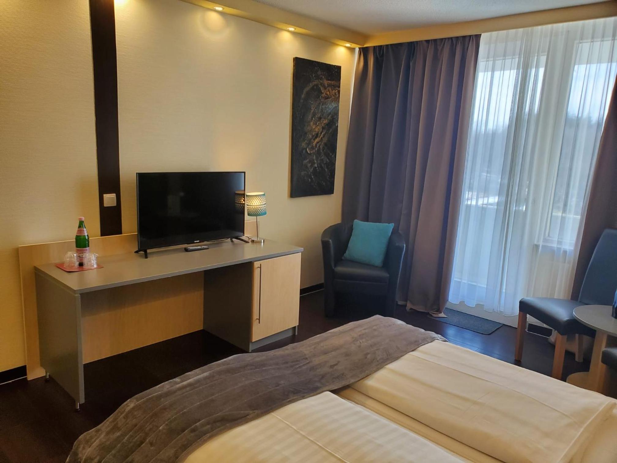 Comfort Double or Twin Room with Balcony - Photo 19