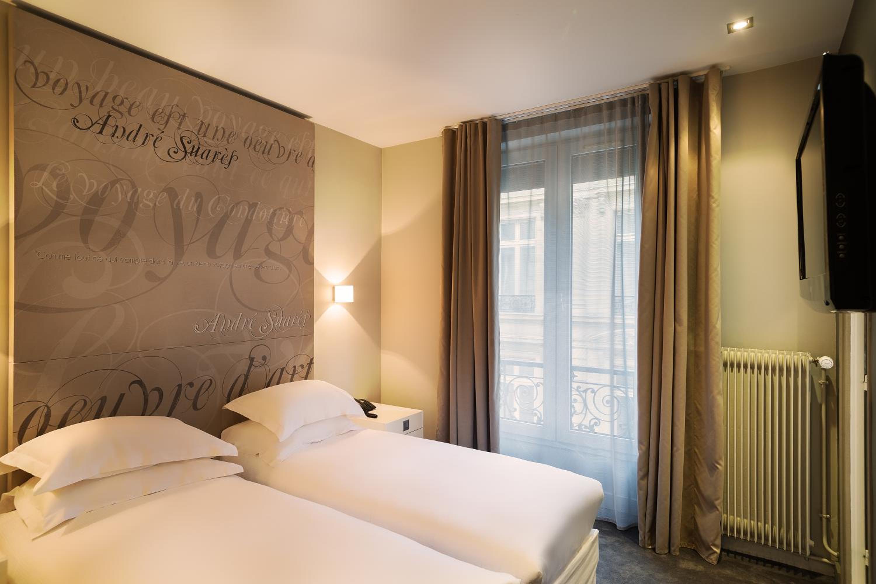 Superior Double or Twin Room photo 3