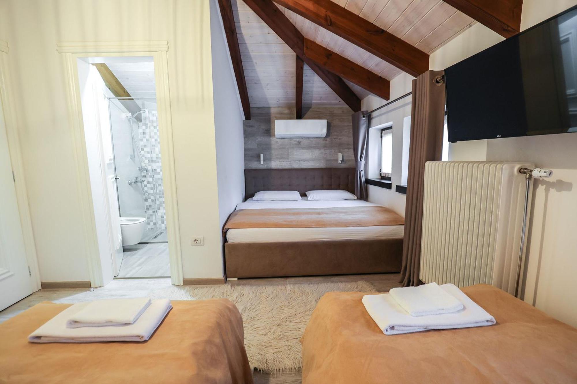 Classic Quadruple Room photo 2