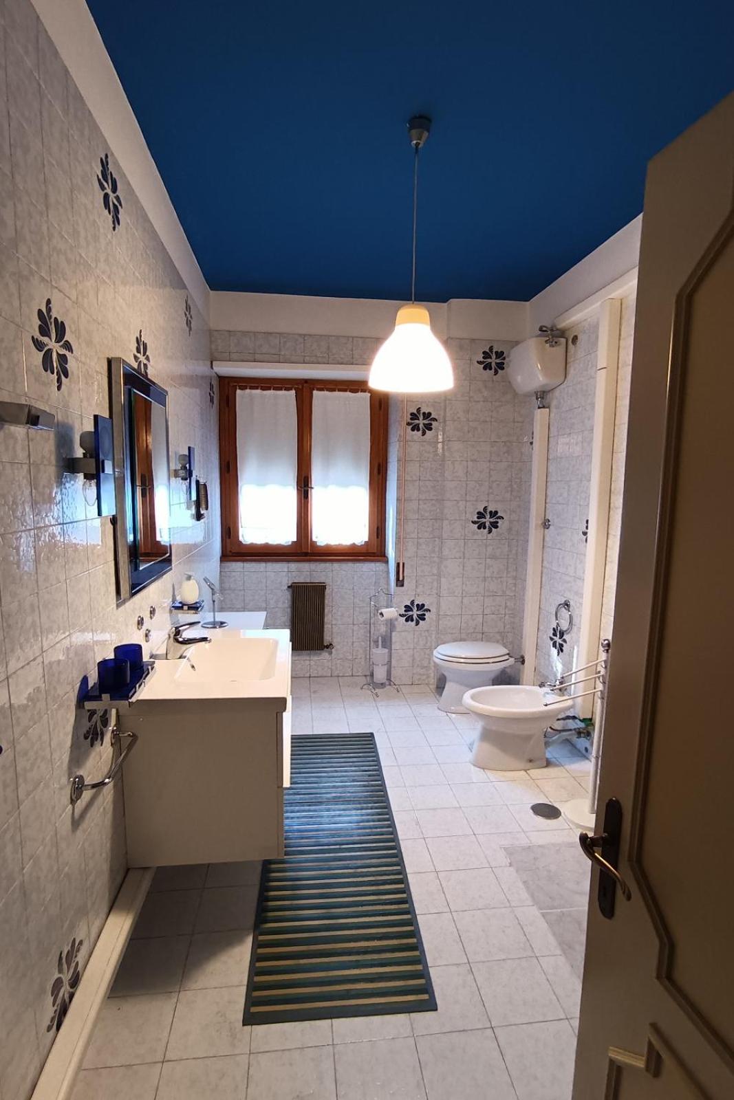 Three-Bedroom Apartment - Photo 9