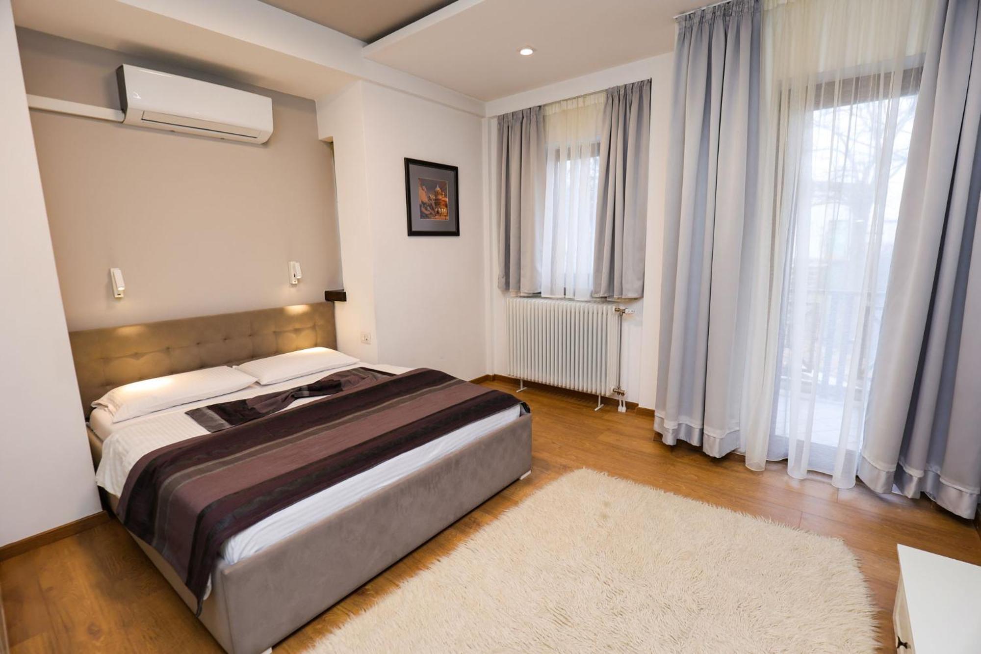 Deluxe Double Room with Balcony photo 2