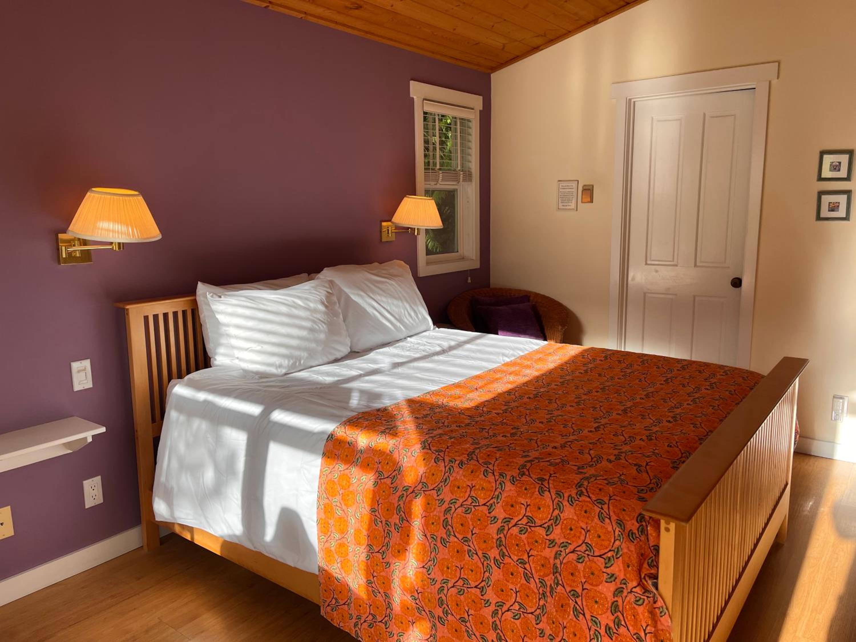 Deluxe Queen Suite photo 1