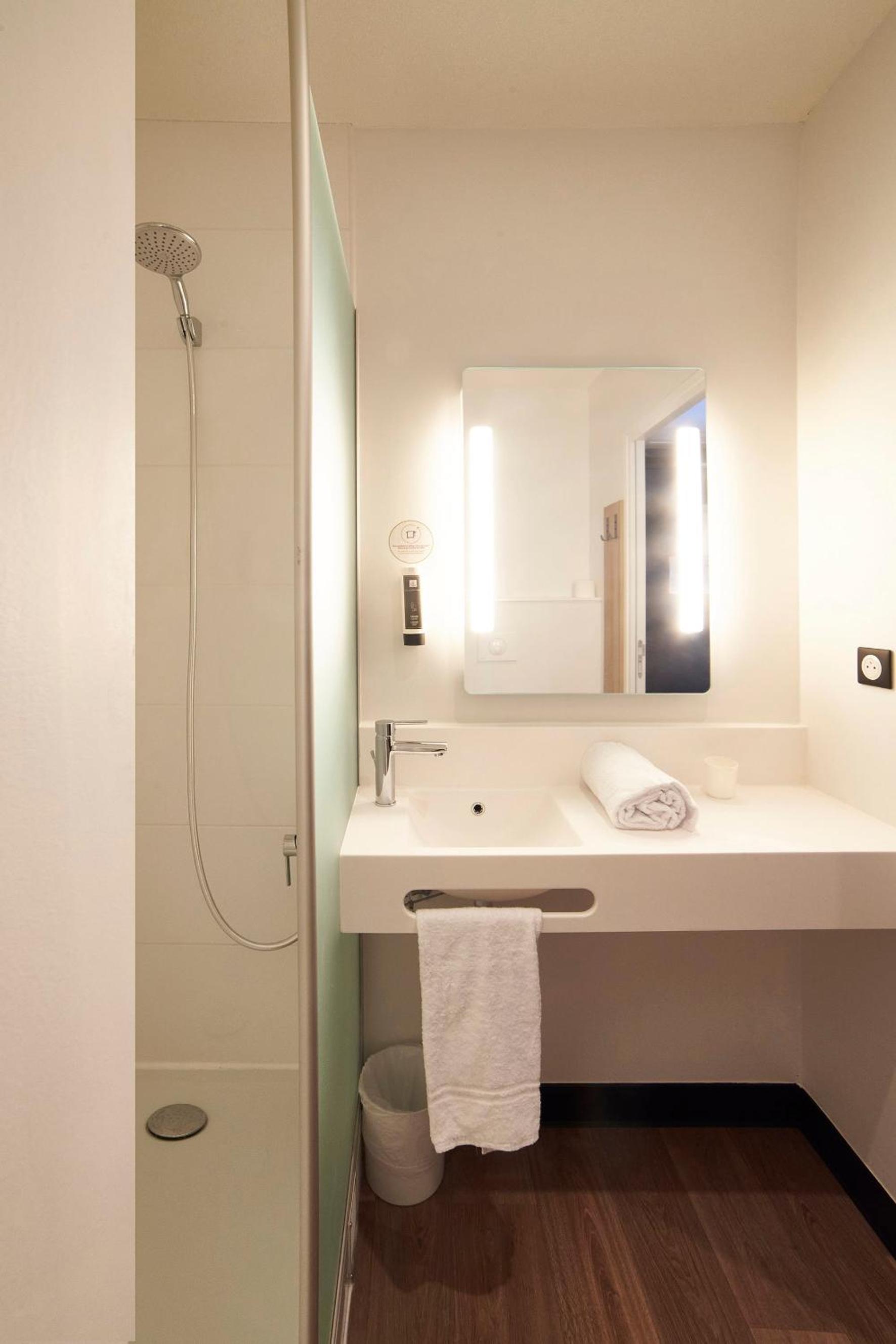 Double Room - Photo 5