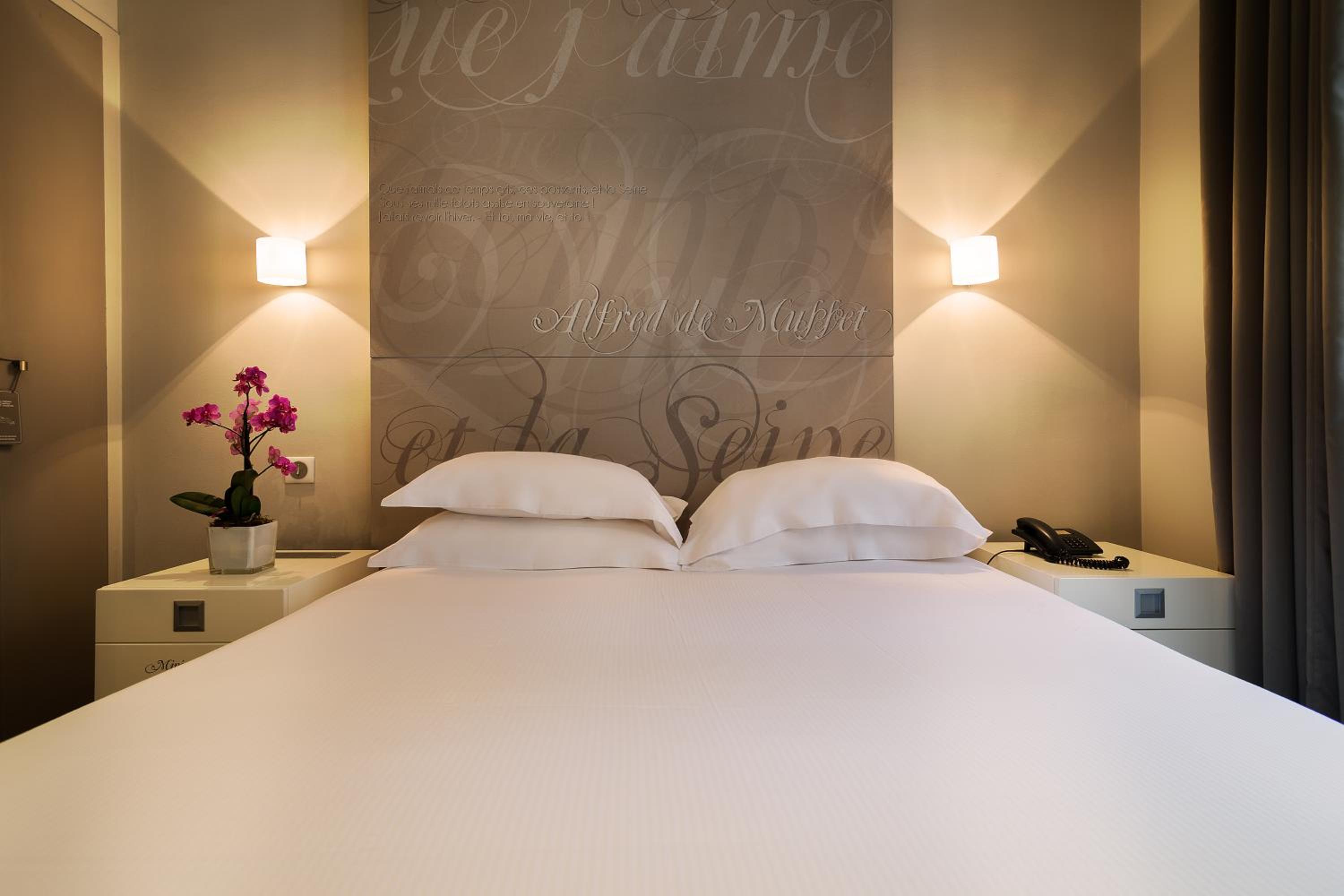Executive Double Room with Eiffel Tower View photo 3