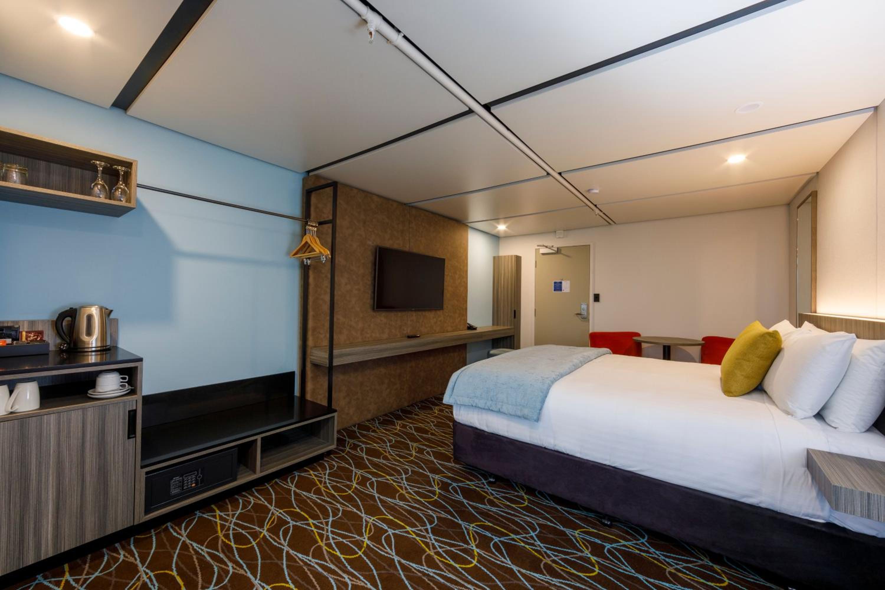 Superior King Room with River View - Photo 3
