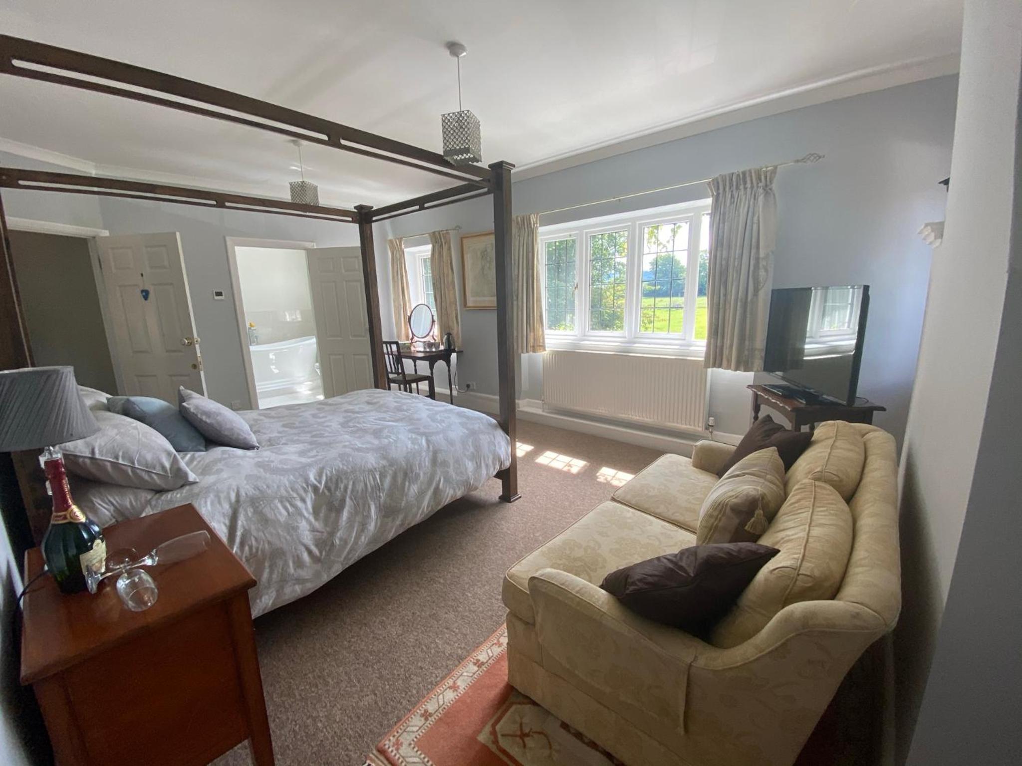 Deluxe King Room photo 1