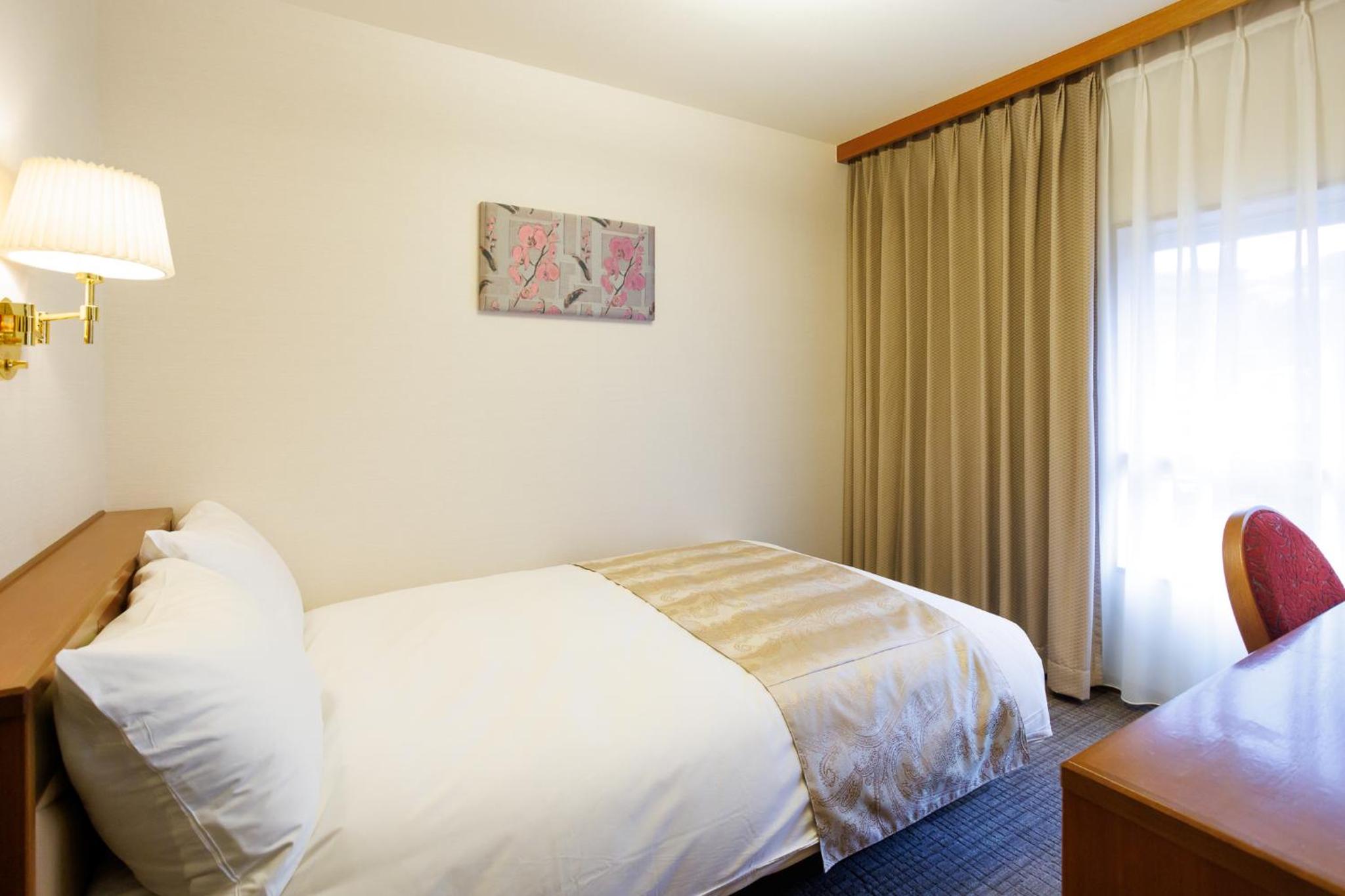 Single Room - No Private Bath (Access to Hot Spring)