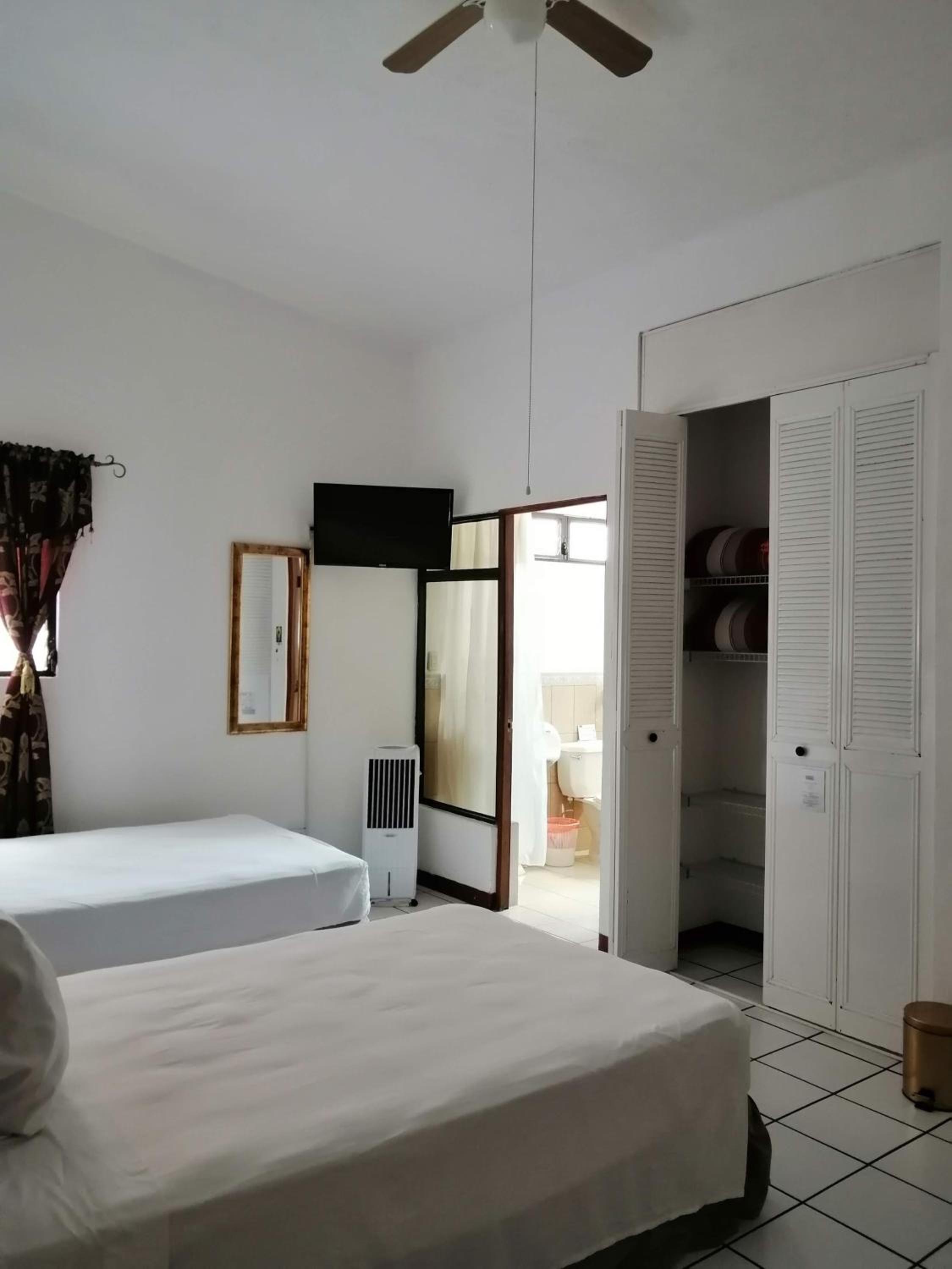 Triple Room with Private Bathroom photo 2