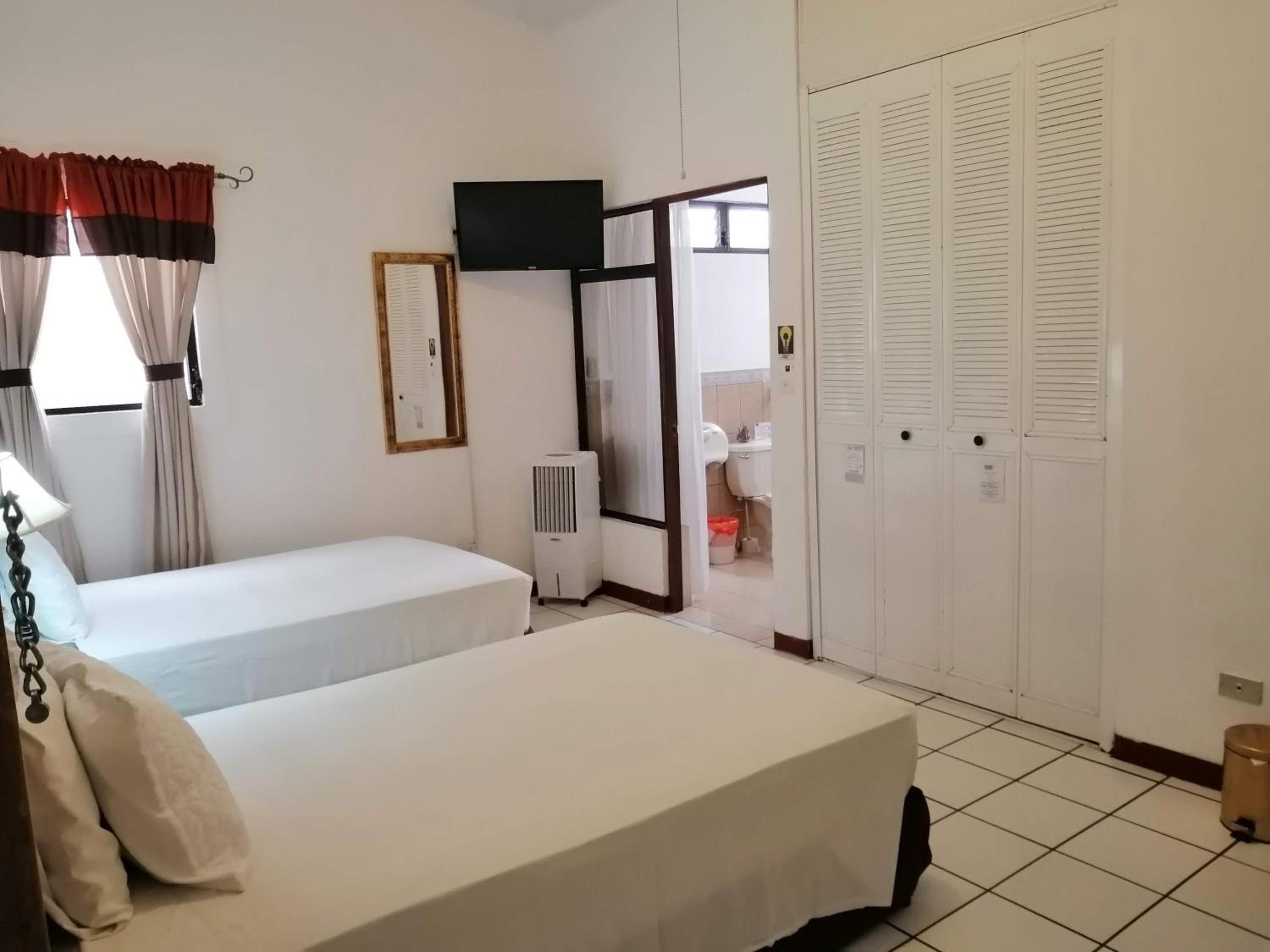 Triple Room with Private Bathroom, photo 7
