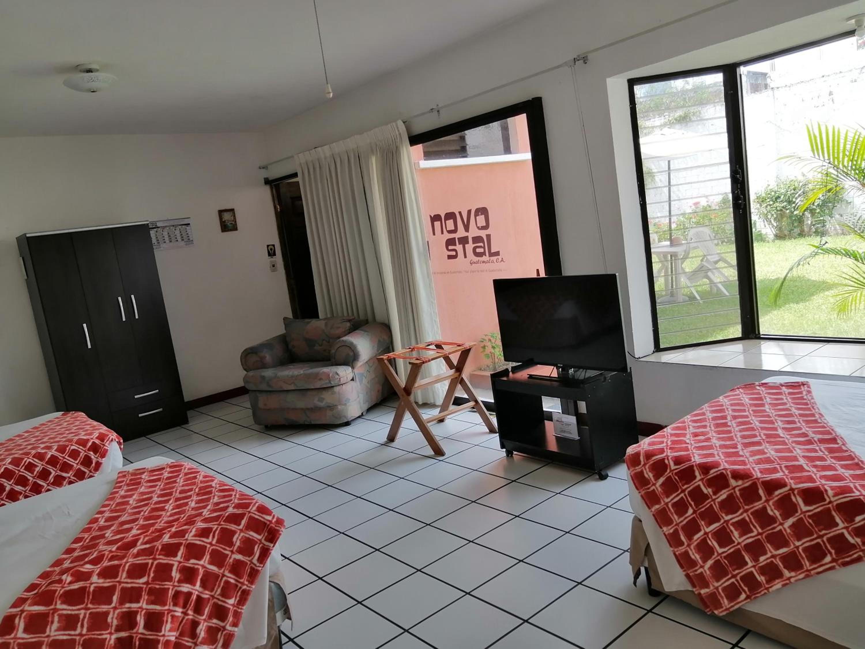 Quadruple Room with Private Bathroom photo 3