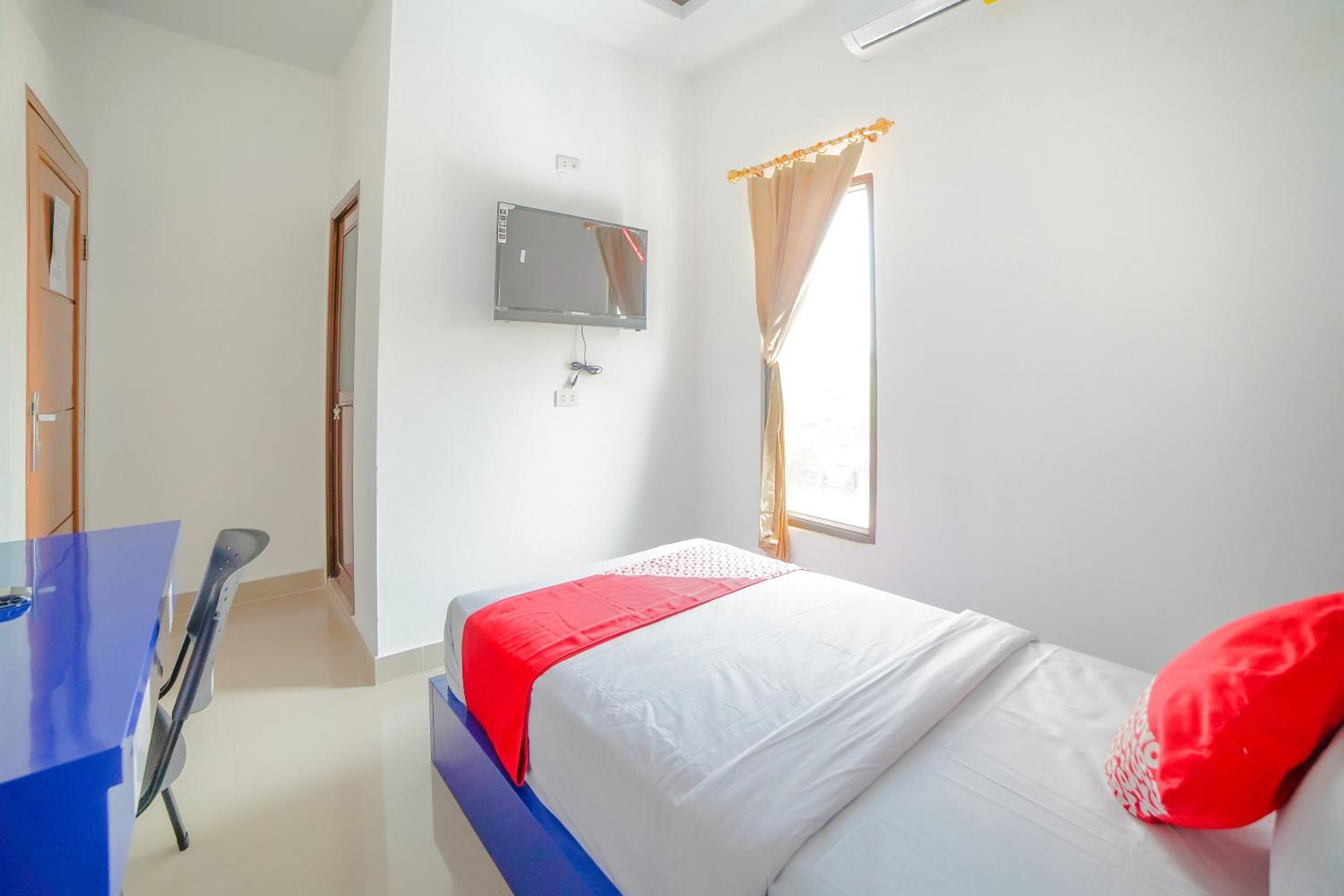 Deluxe Double Room - Photo 9