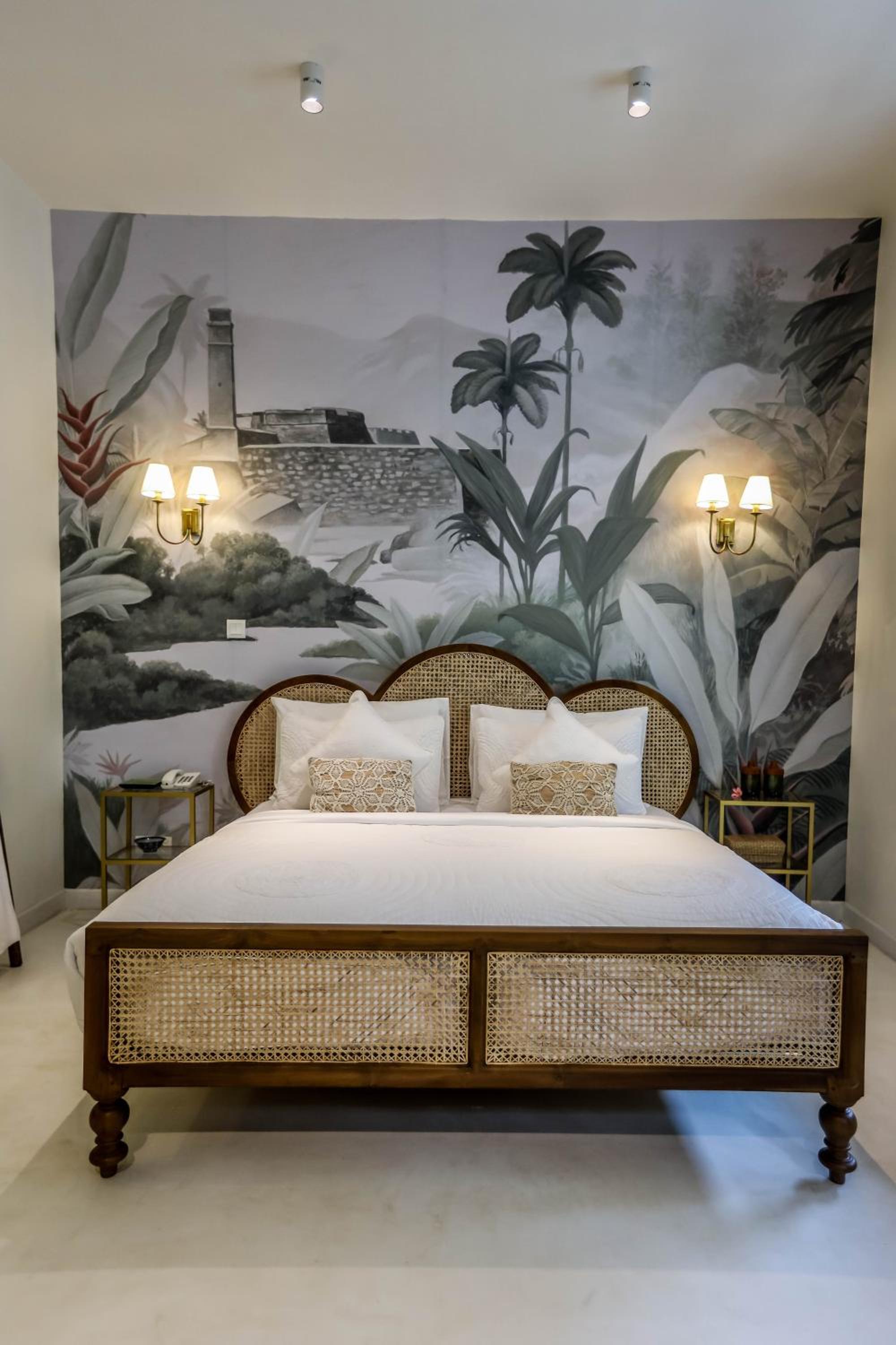 Bed & Sleeping Area