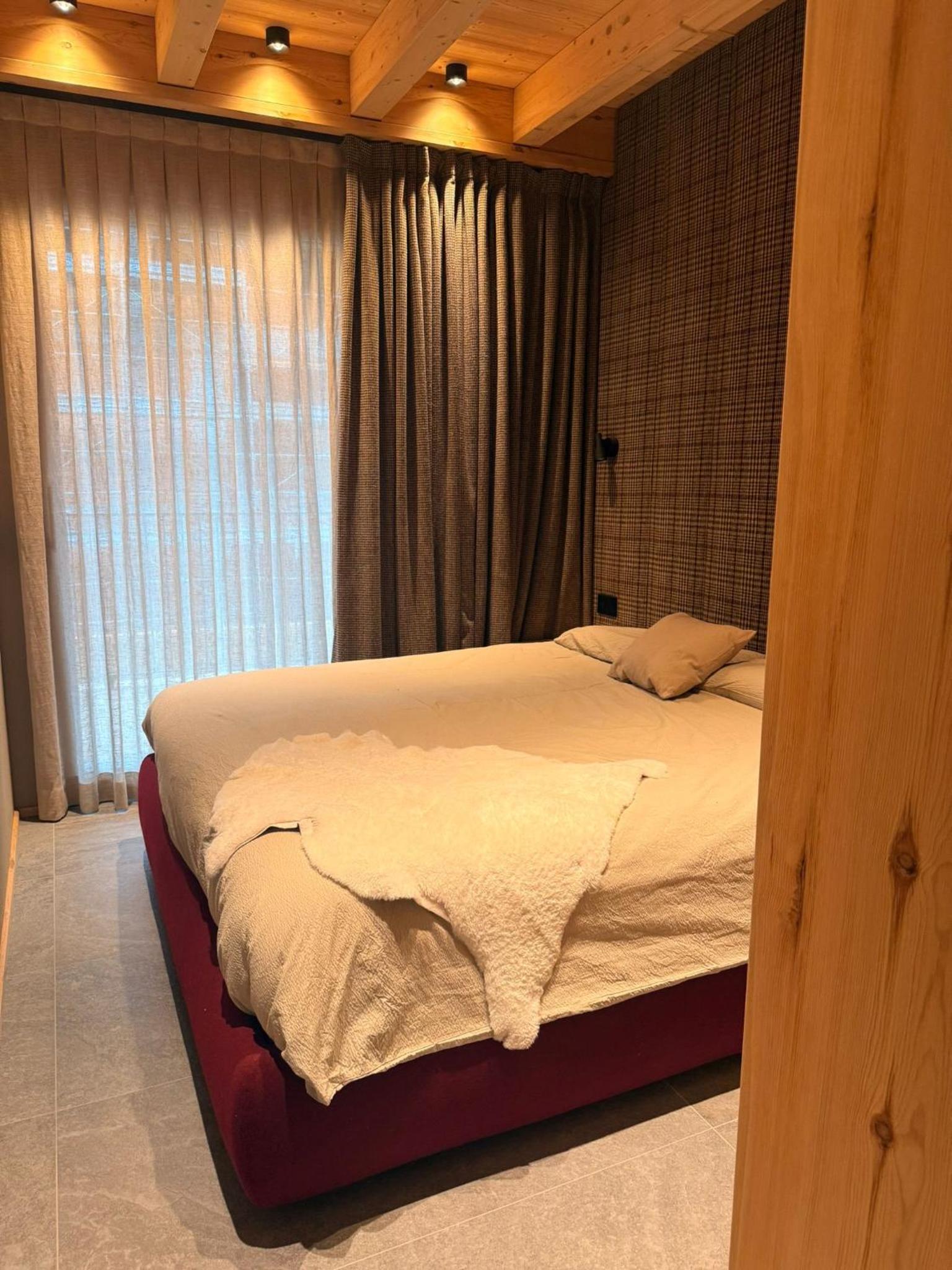 Two-Bedroom Deluxe Apartment with Balcony photo 2