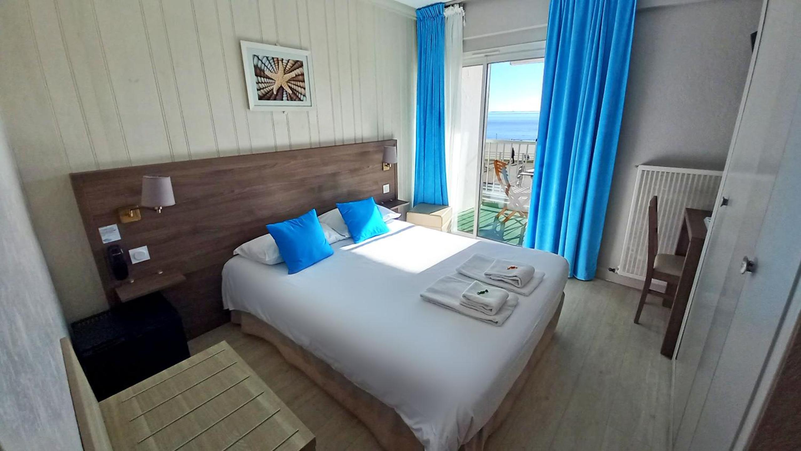 Double Room With Terrasse And Bath - Non-Smoking