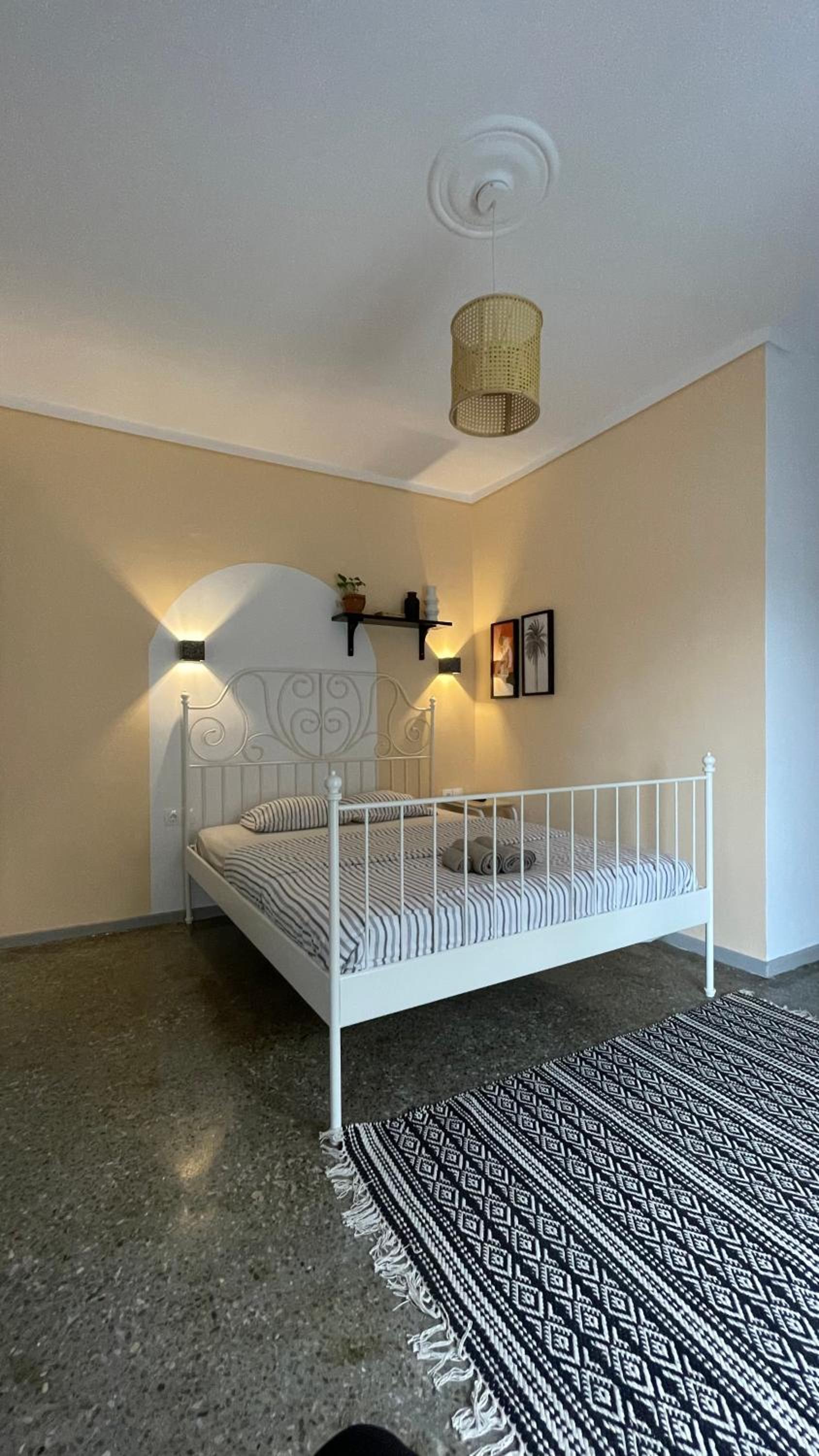 One-Bedroom Apartment - Photo 24