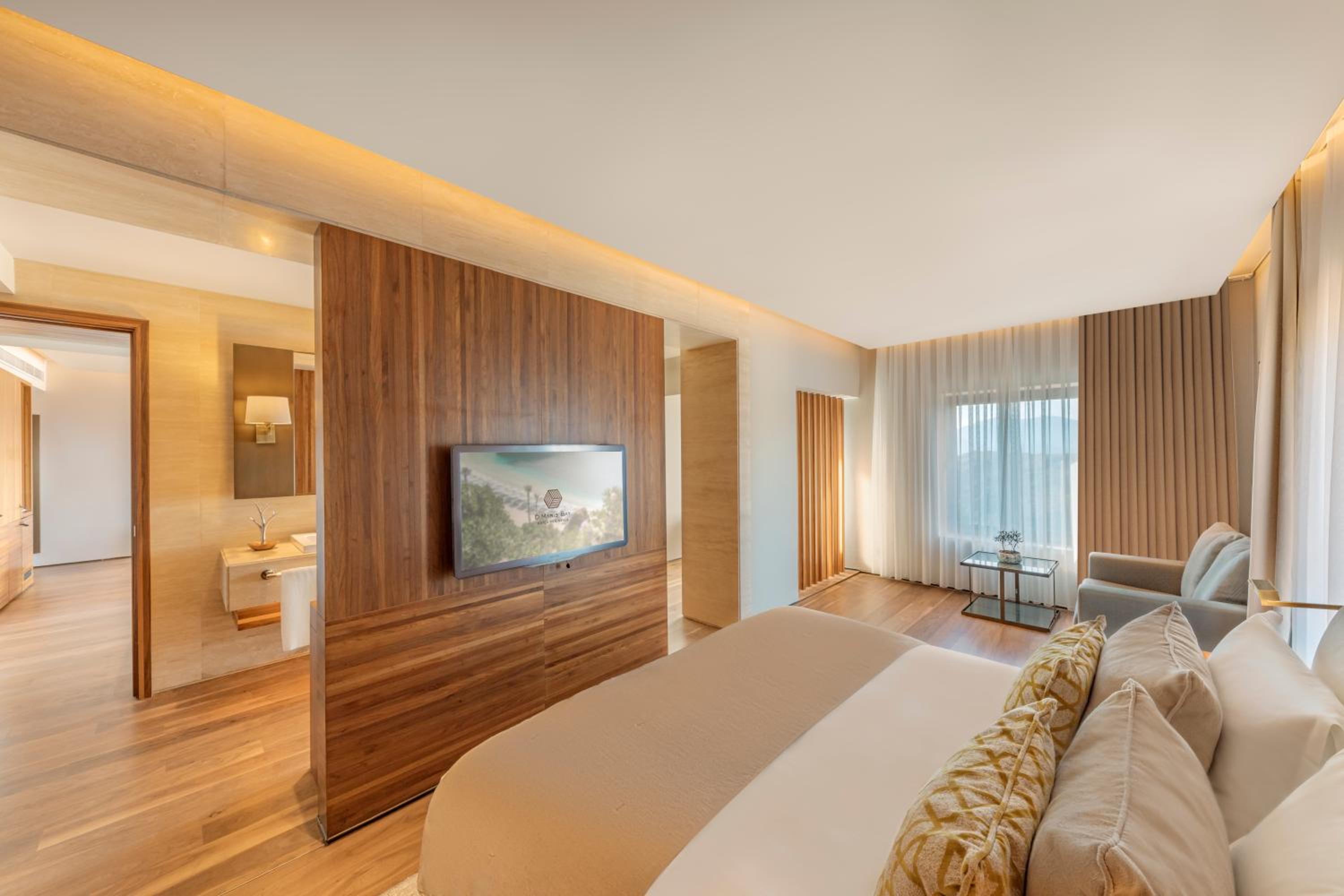 Premier Suite with Sea View - Photo 7