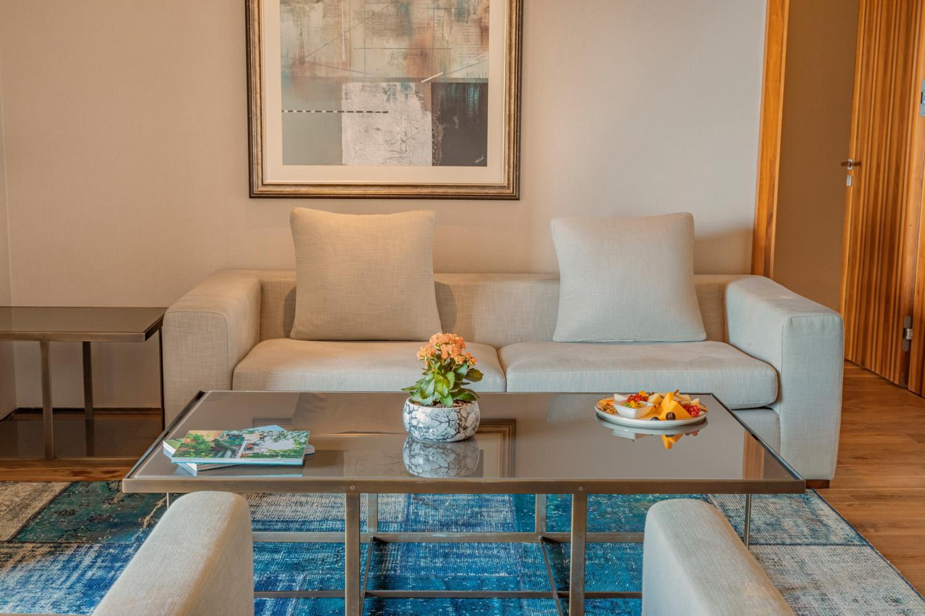 Premier Suite with Sea View - Photo 8