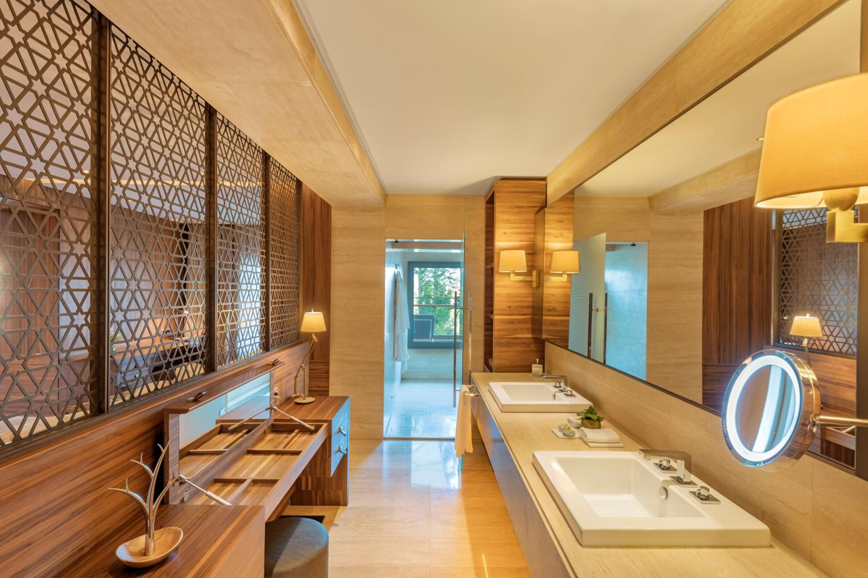 Superior Suite with Land View  - Photo 4
