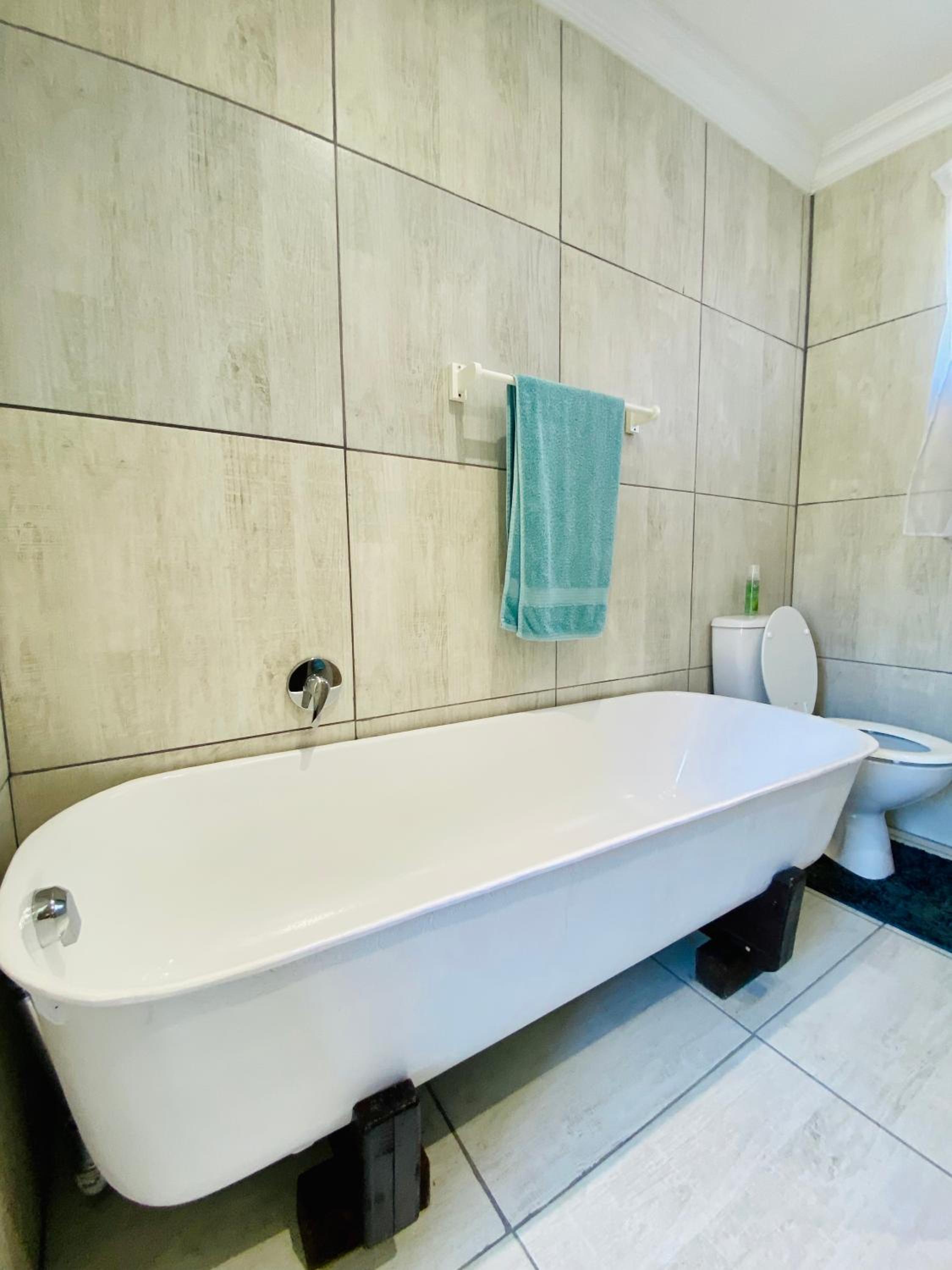 Family Room with Bath - Photo 5