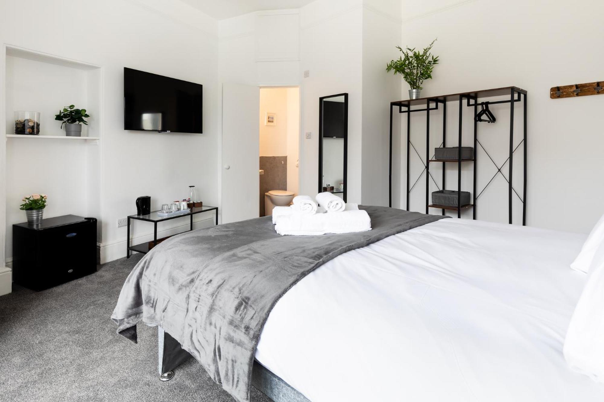 Deluxe Family Suite - Photo 1