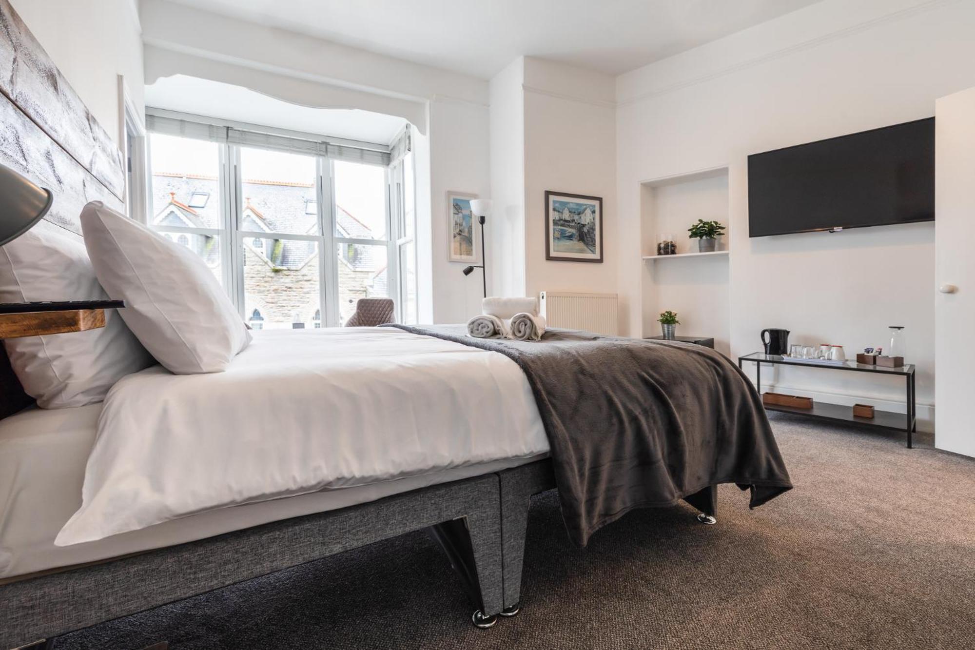 Deluxe Family Suite - Photo 4