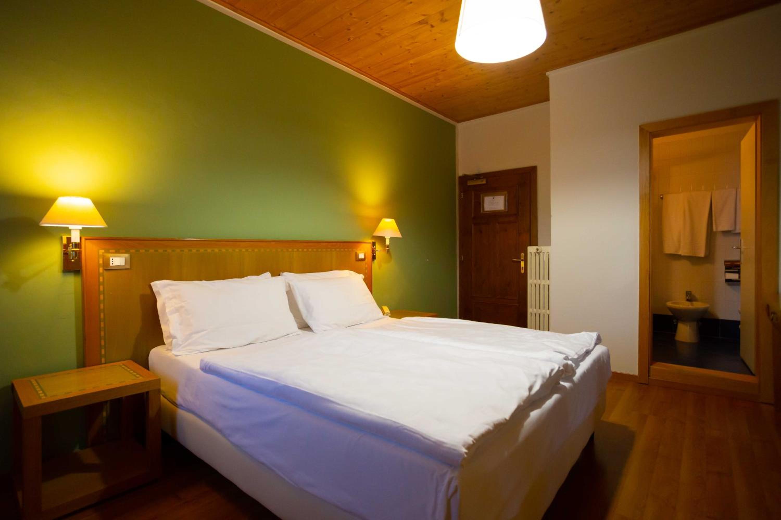 Double or Twin Room photo 3