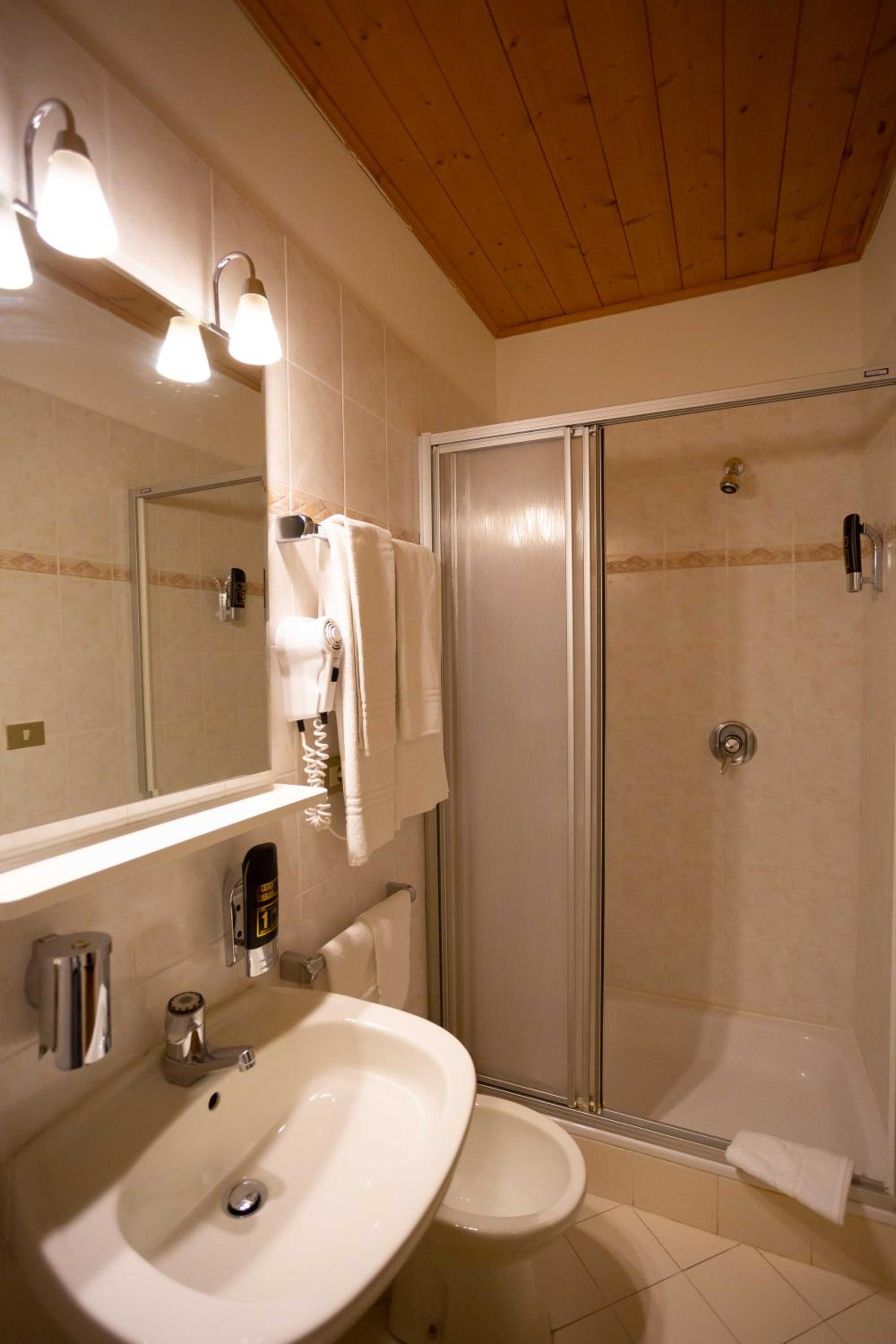 Double or Twin Room photo 2