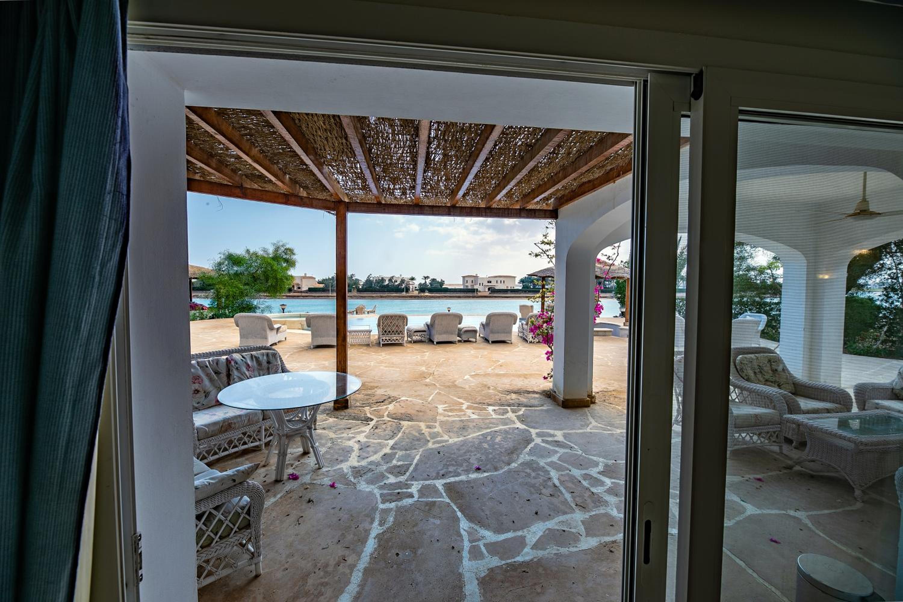 Villa - Photo 3