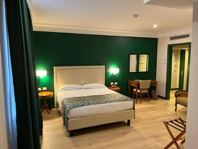 Double or Twin Room - Photo 7