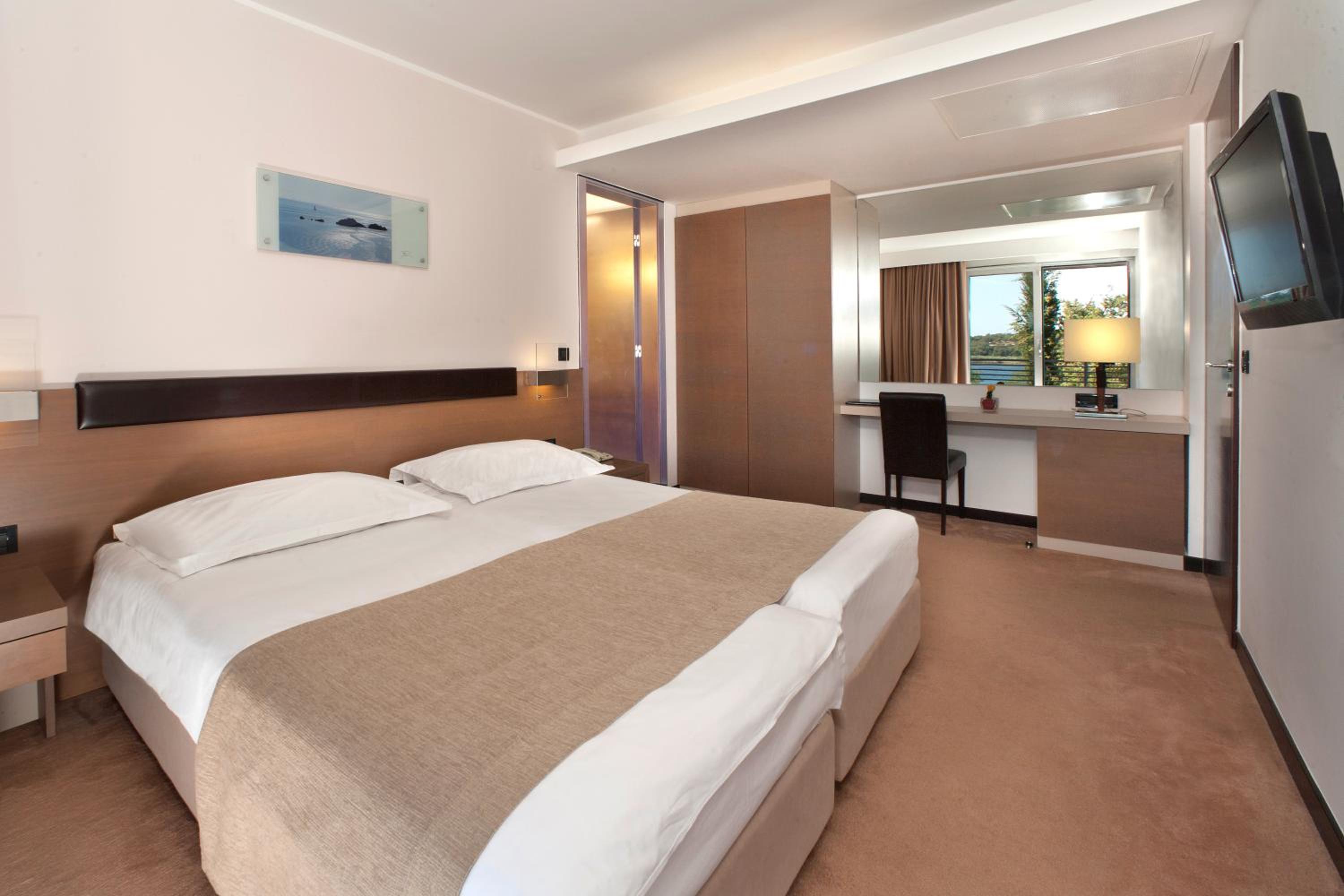 Suite with Balcony and Sea View