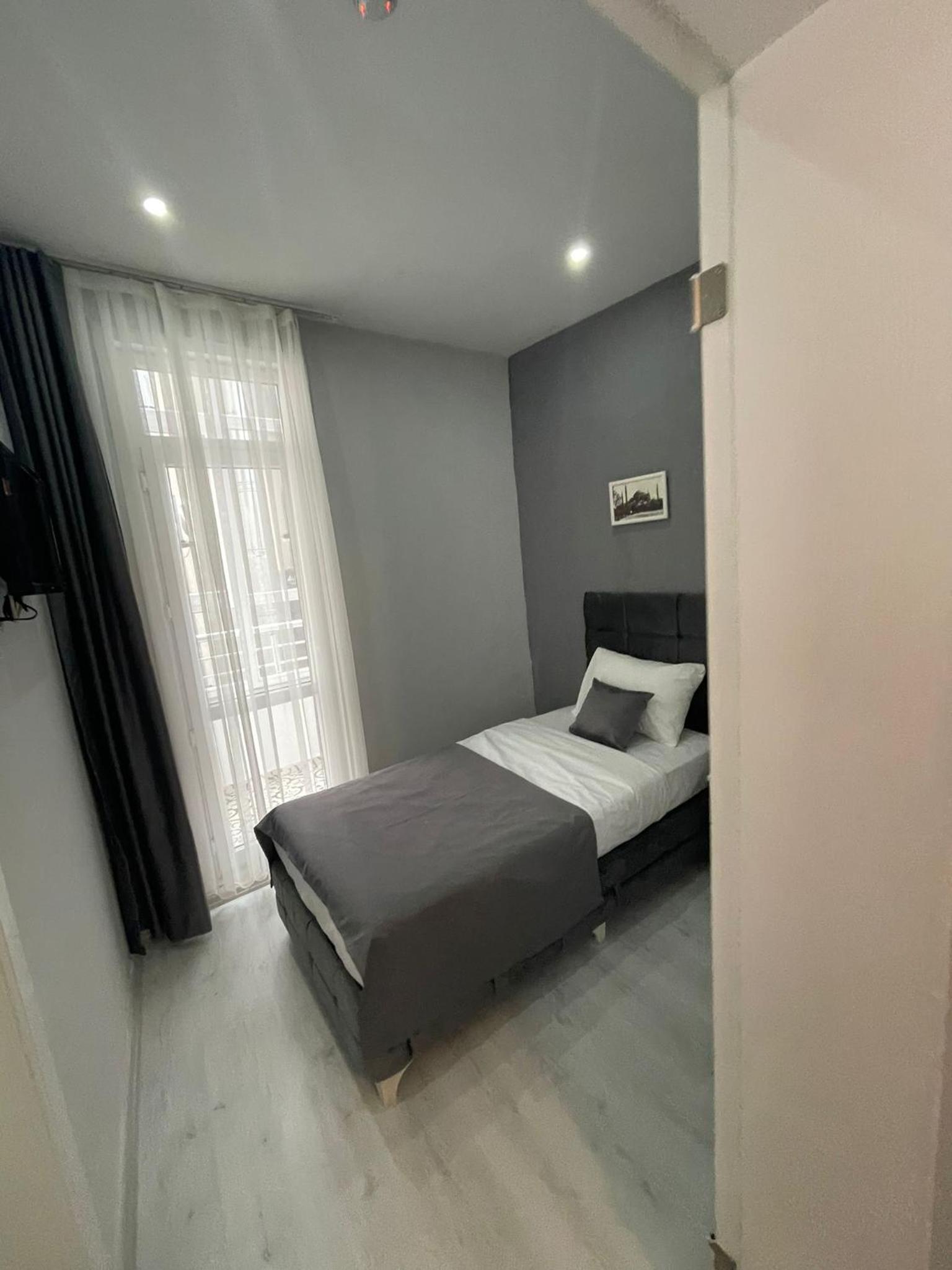 Standard Twin Room photo 2