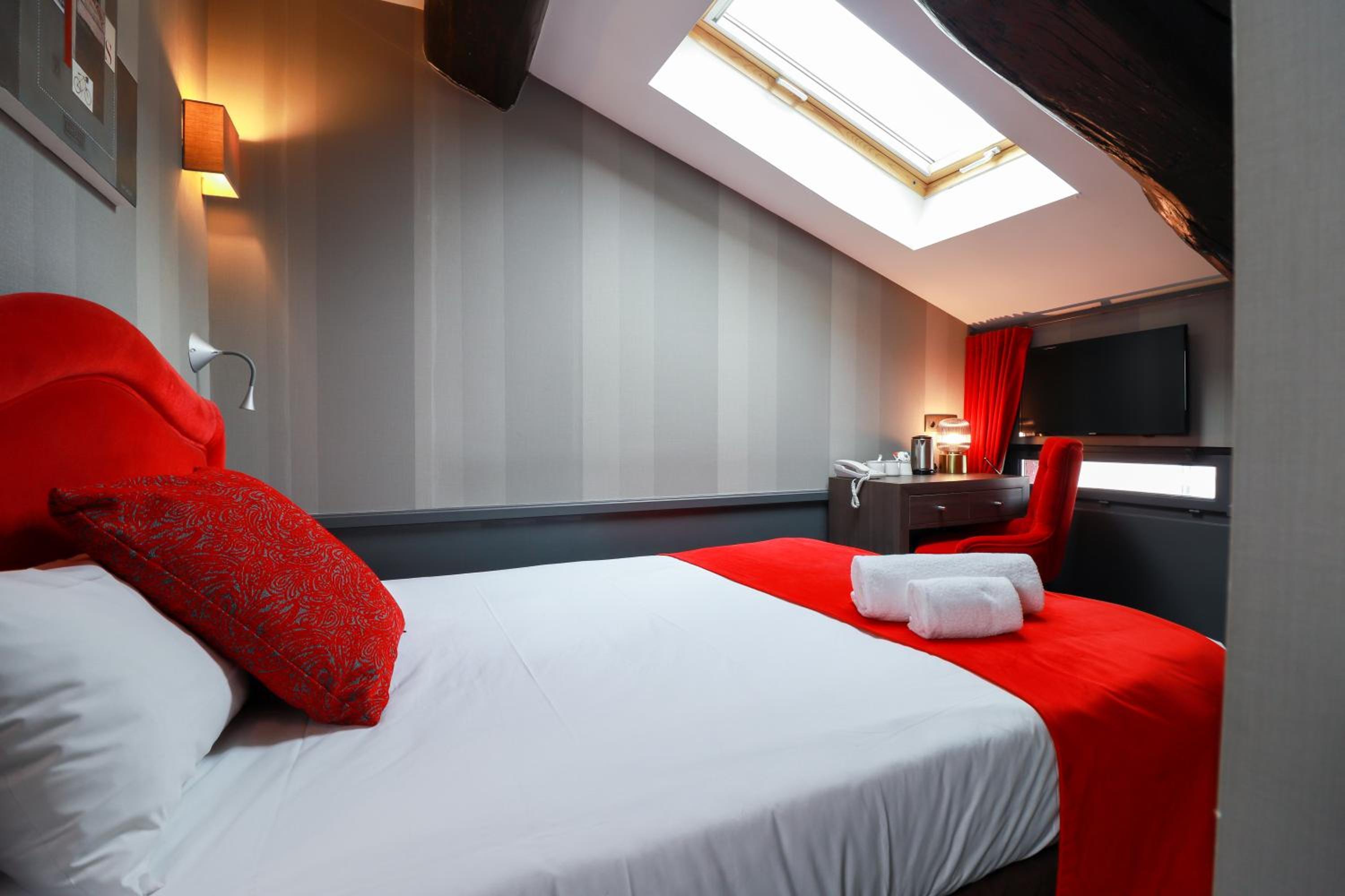 Standard Double Room - Photo 6