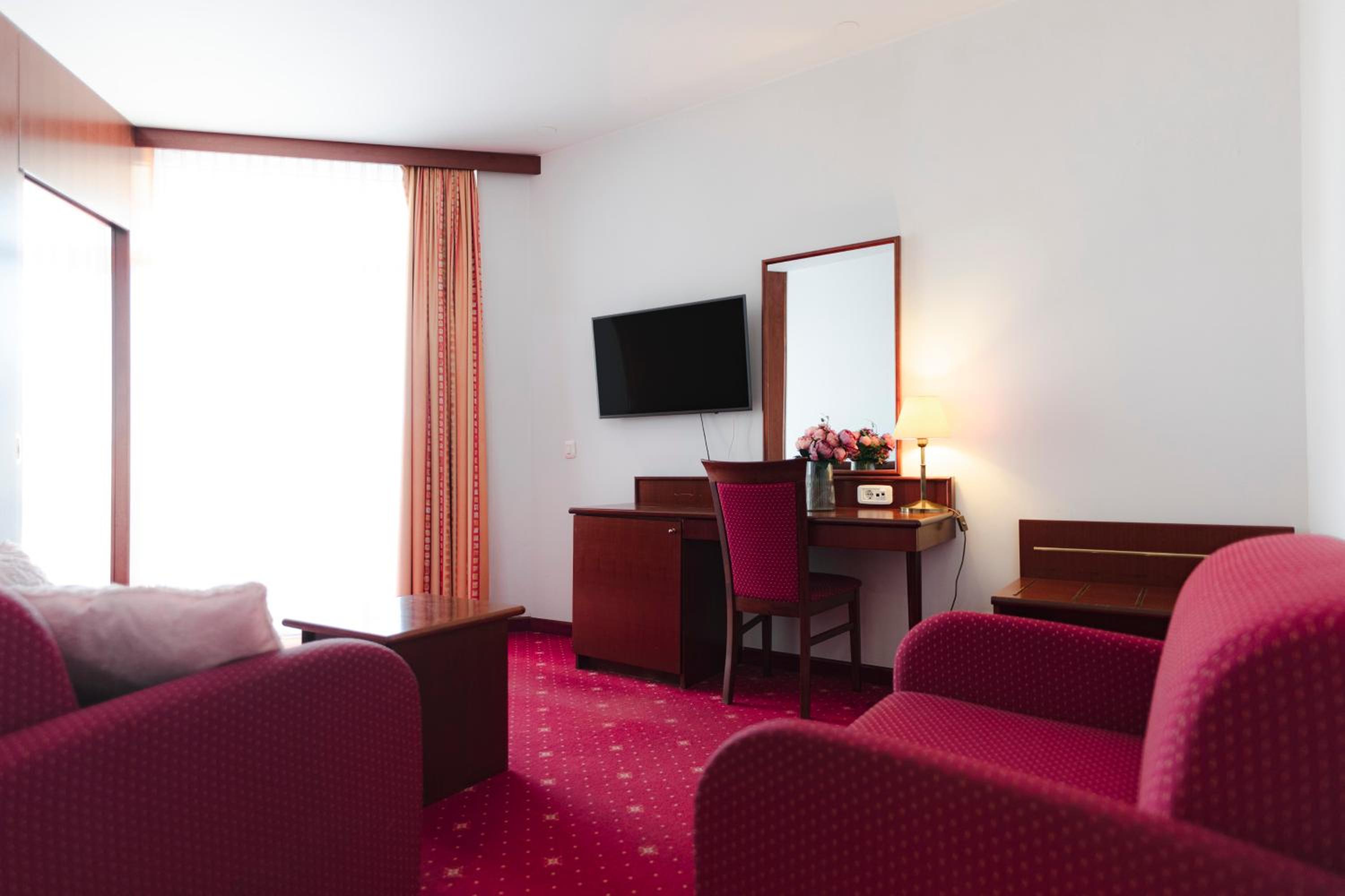 Family Suite with Balcony photo 2
