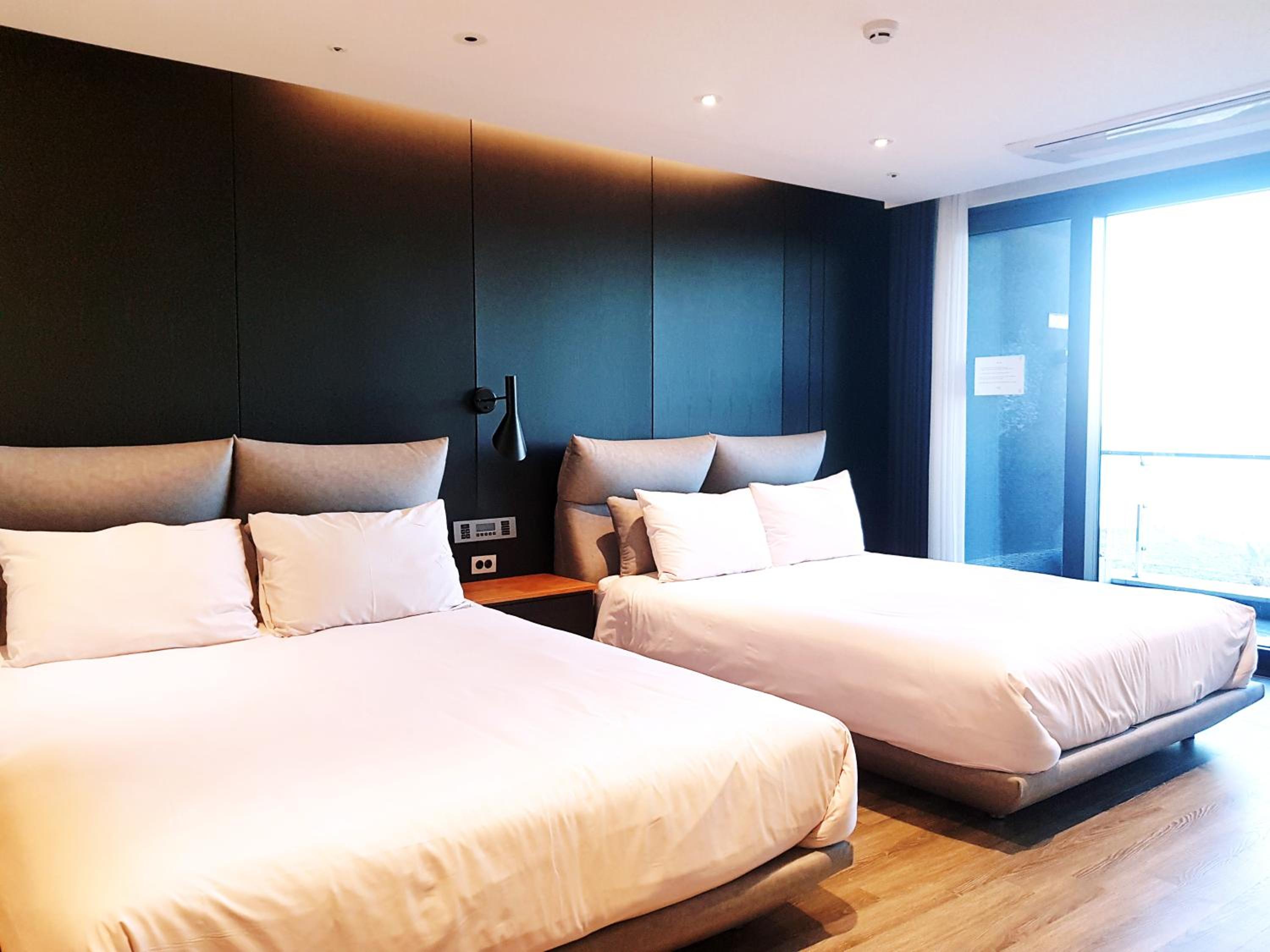 Deluxe Spa Room