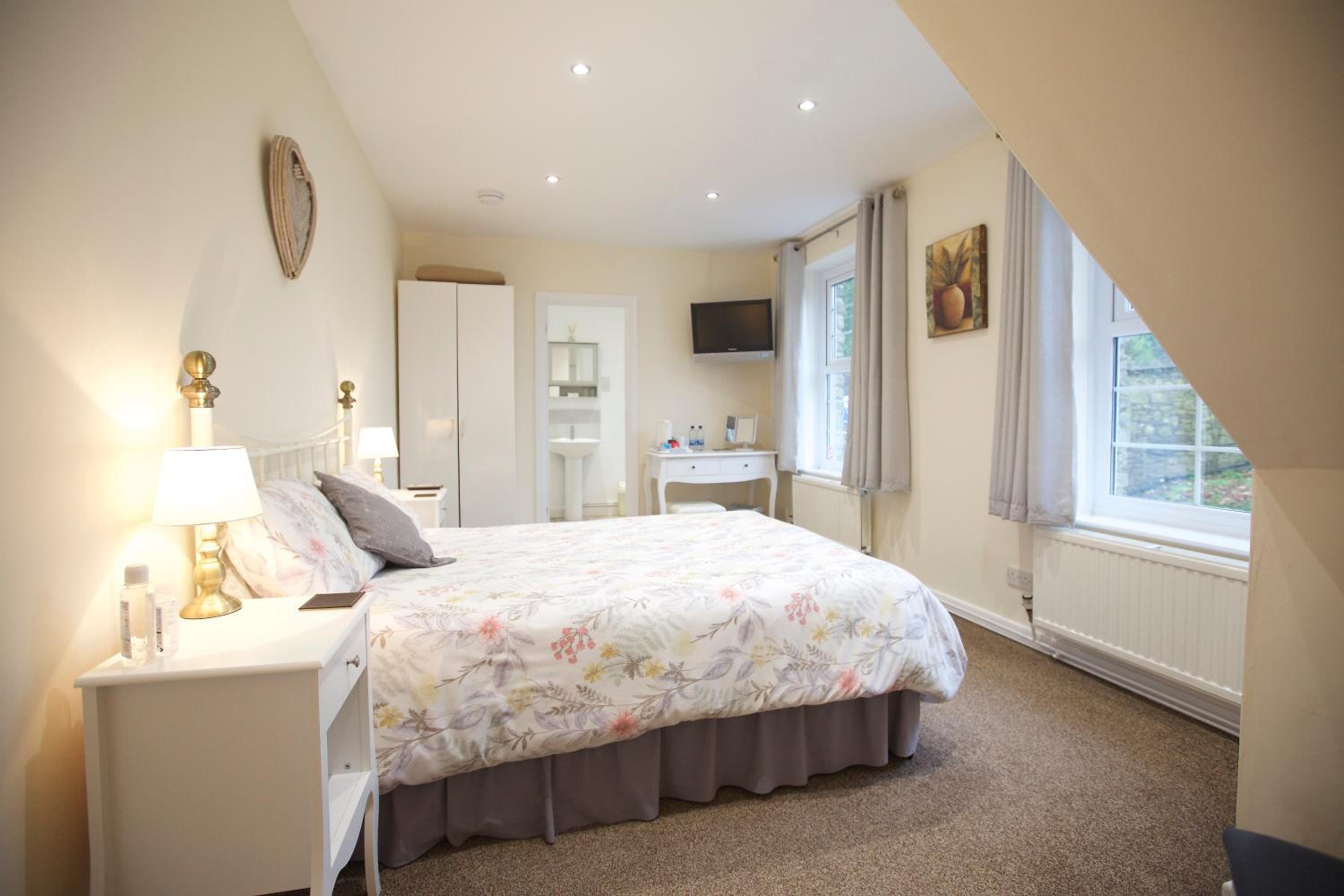 Double Room With Private Bathroom photo 3