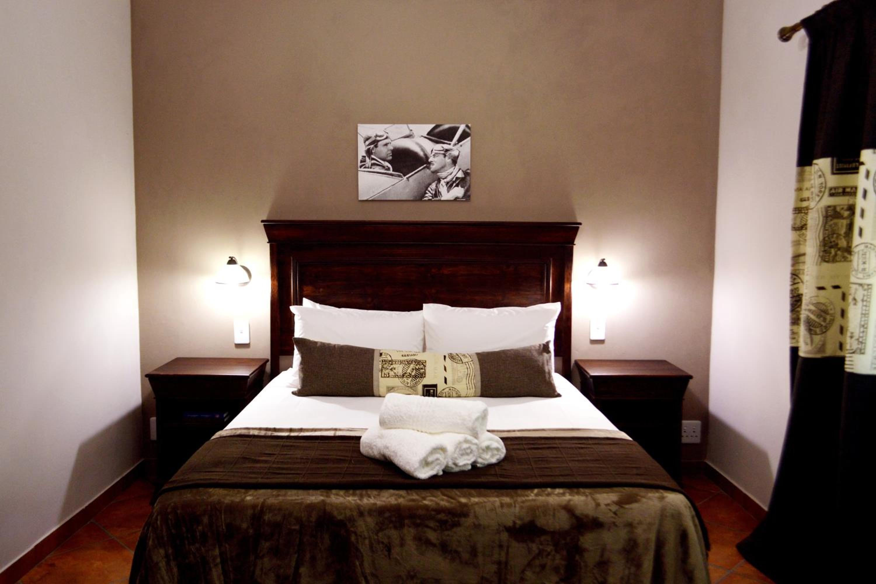Queen Room with Shower - Charles Lindbergh photo 1