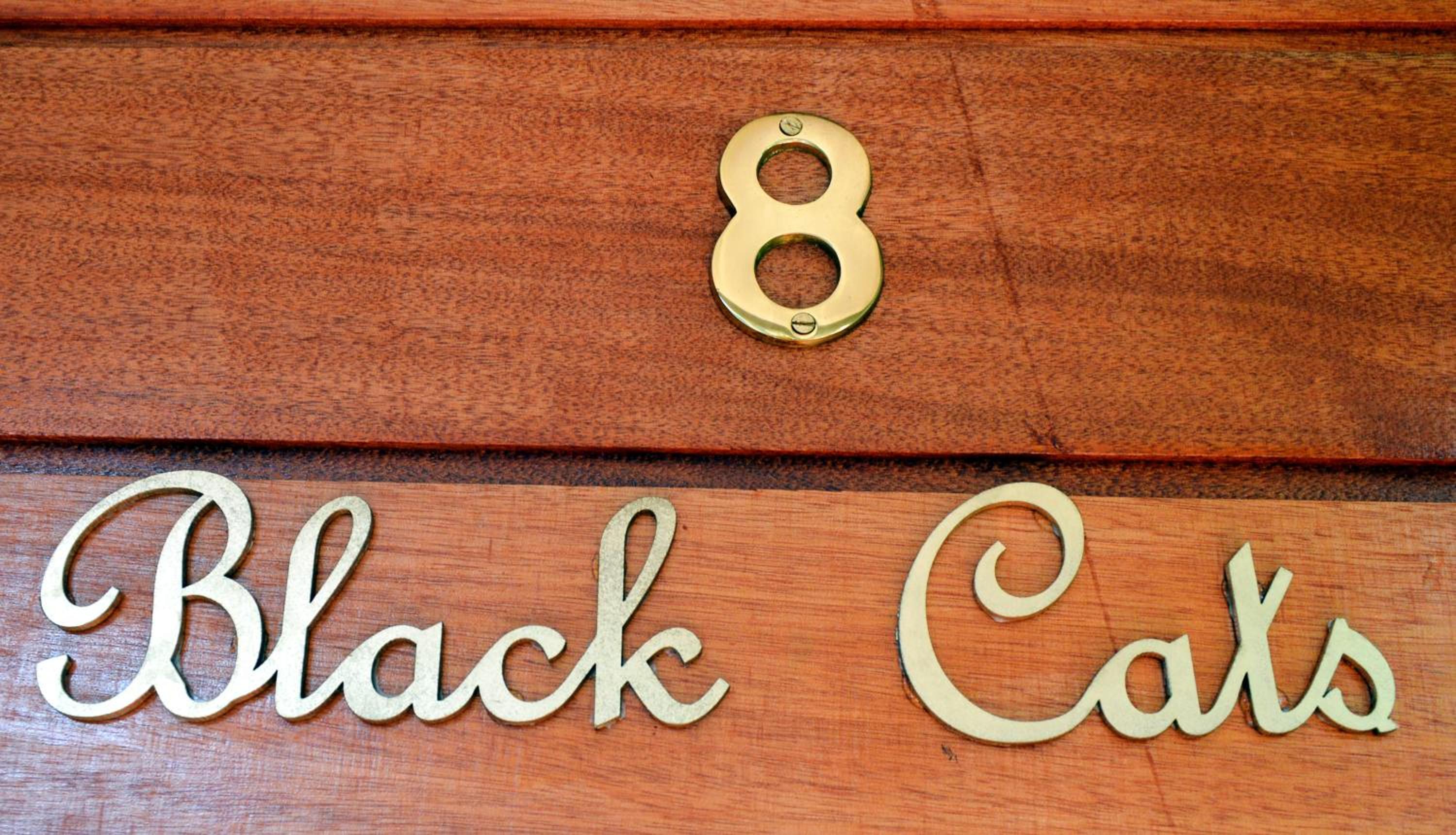 Queen Room - Black Cats photo 3