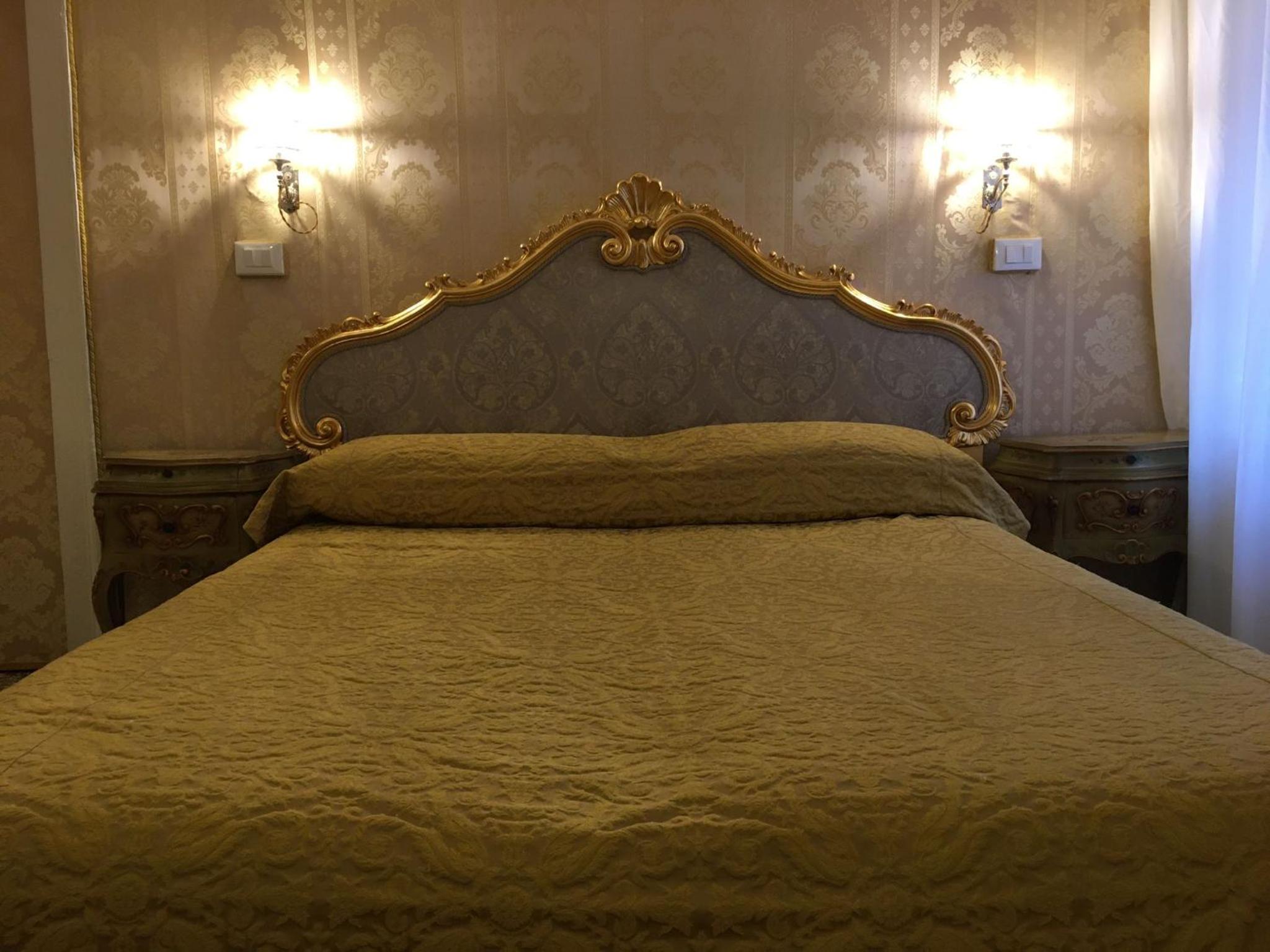 Budget Double Room photo 2
