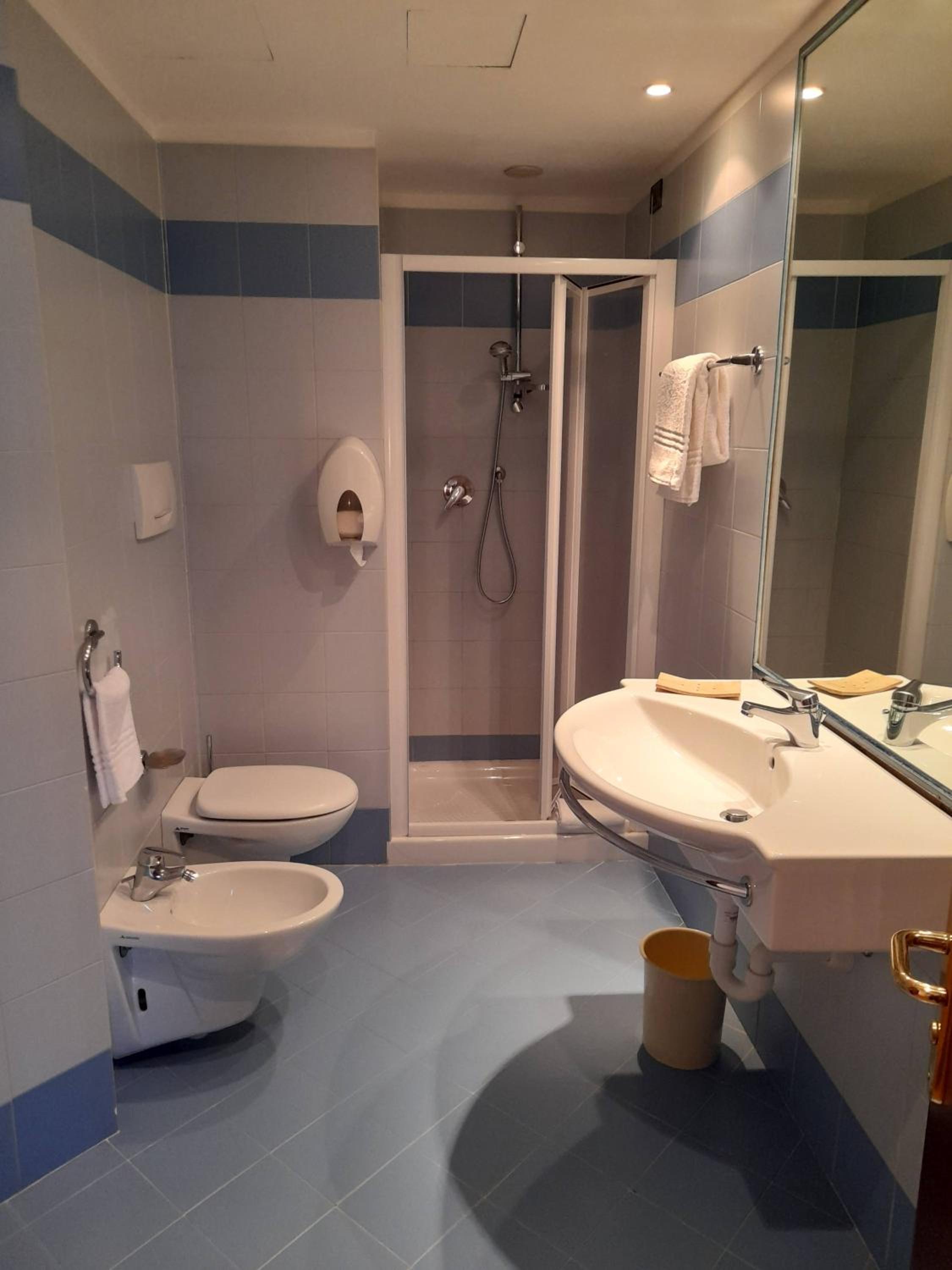 Double Room - Photo 6