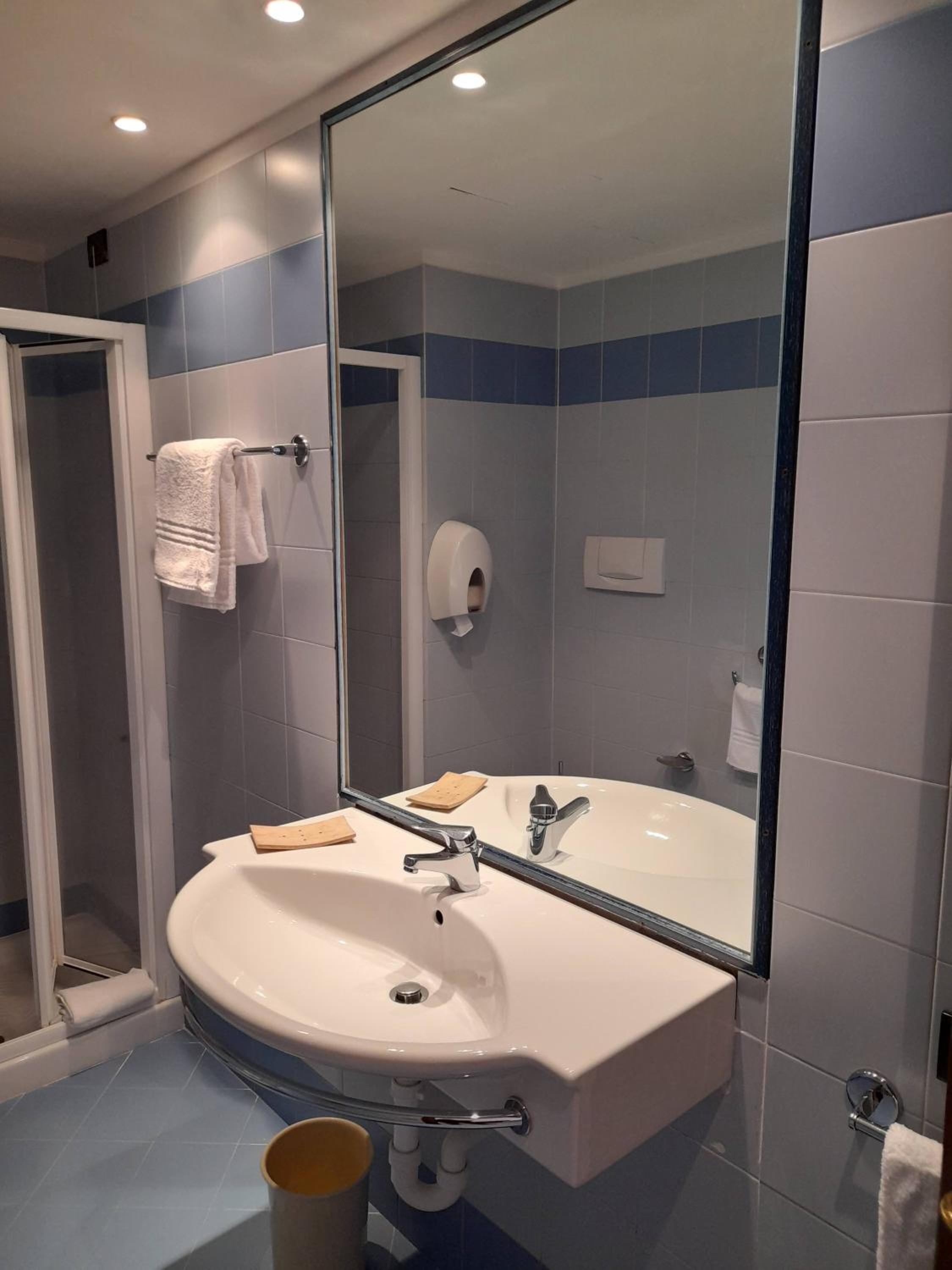 Double Room - Photo 5
