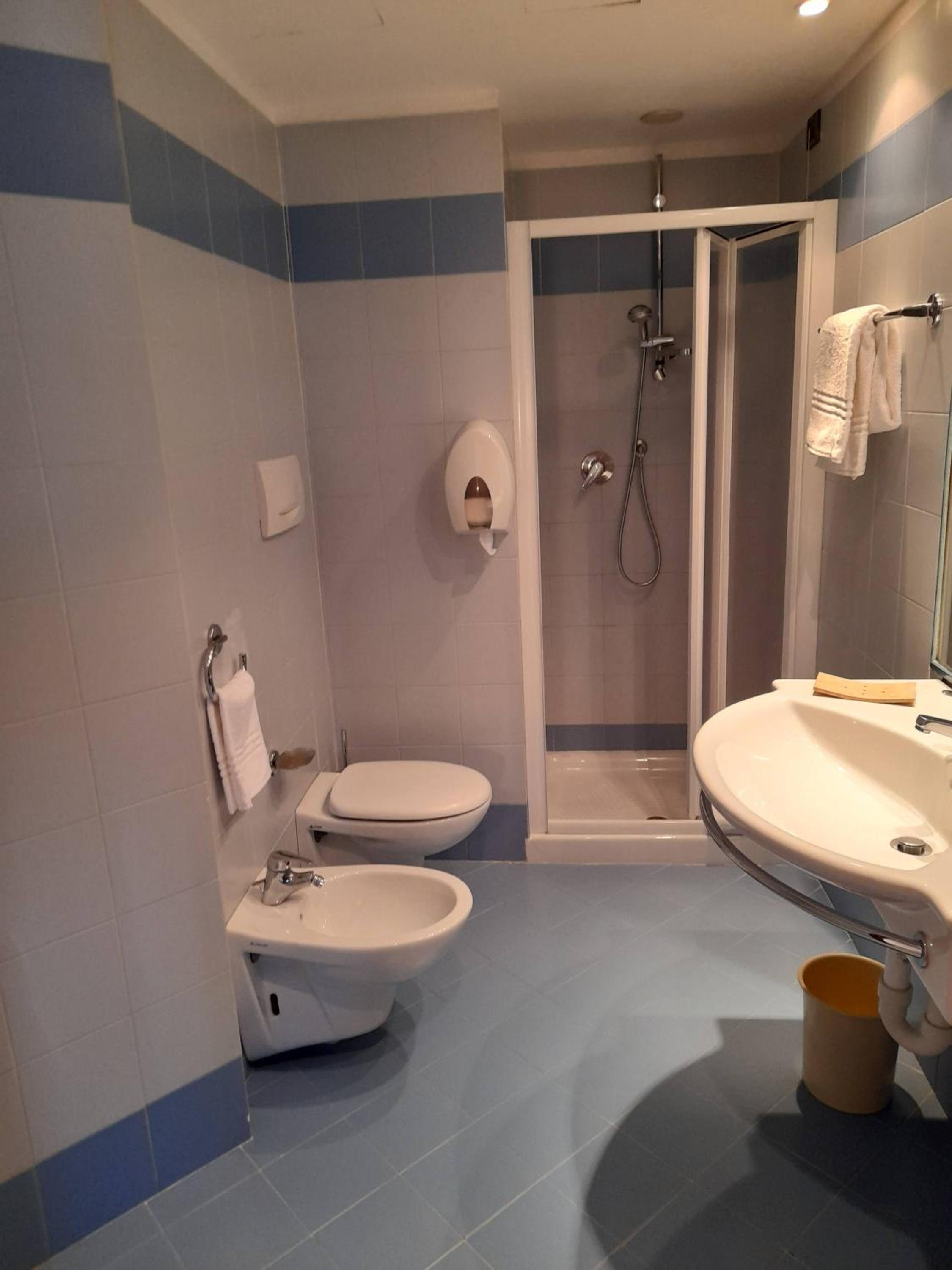 Double Room - Photo 3