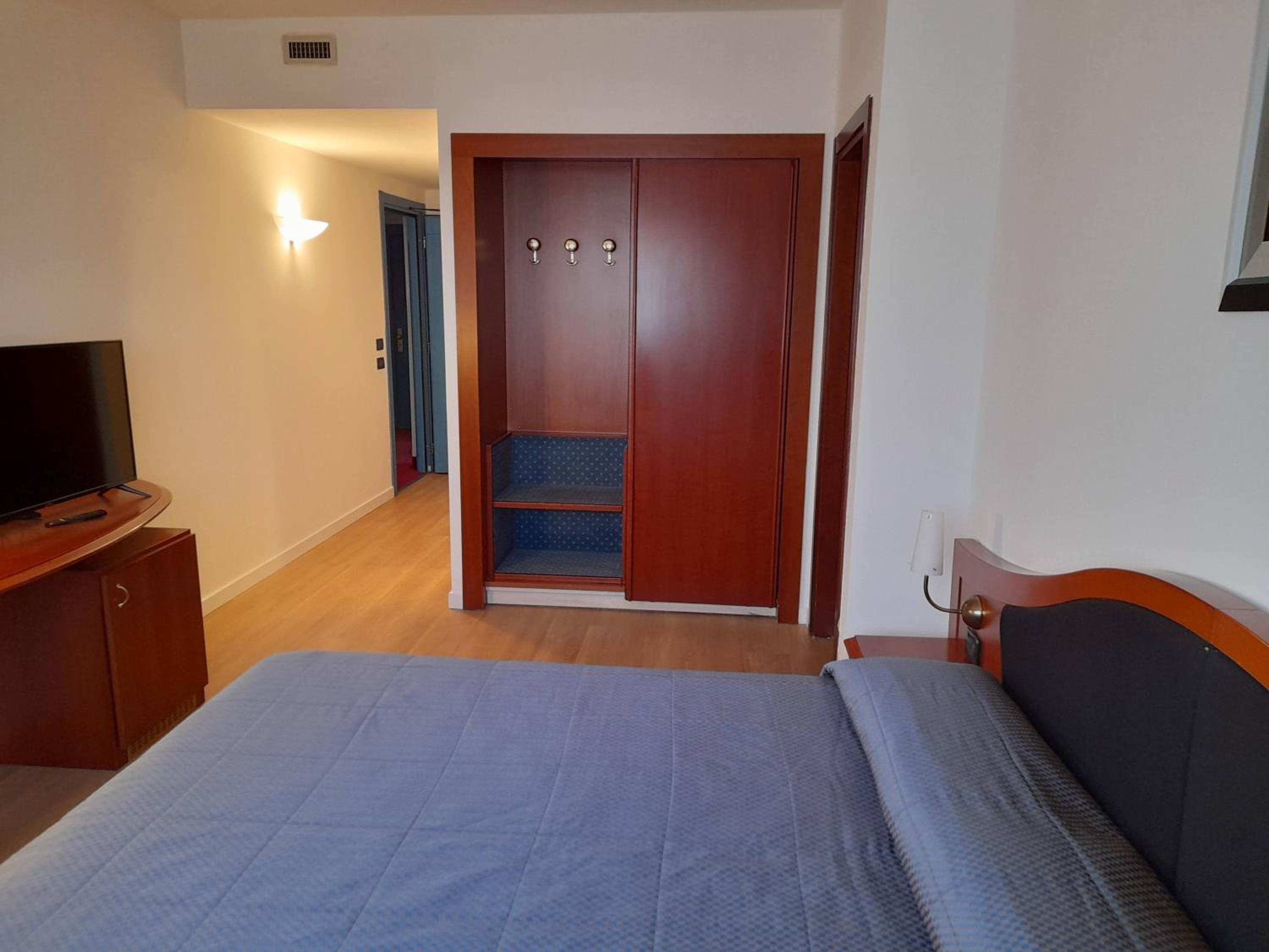 Double Room - Photo 13