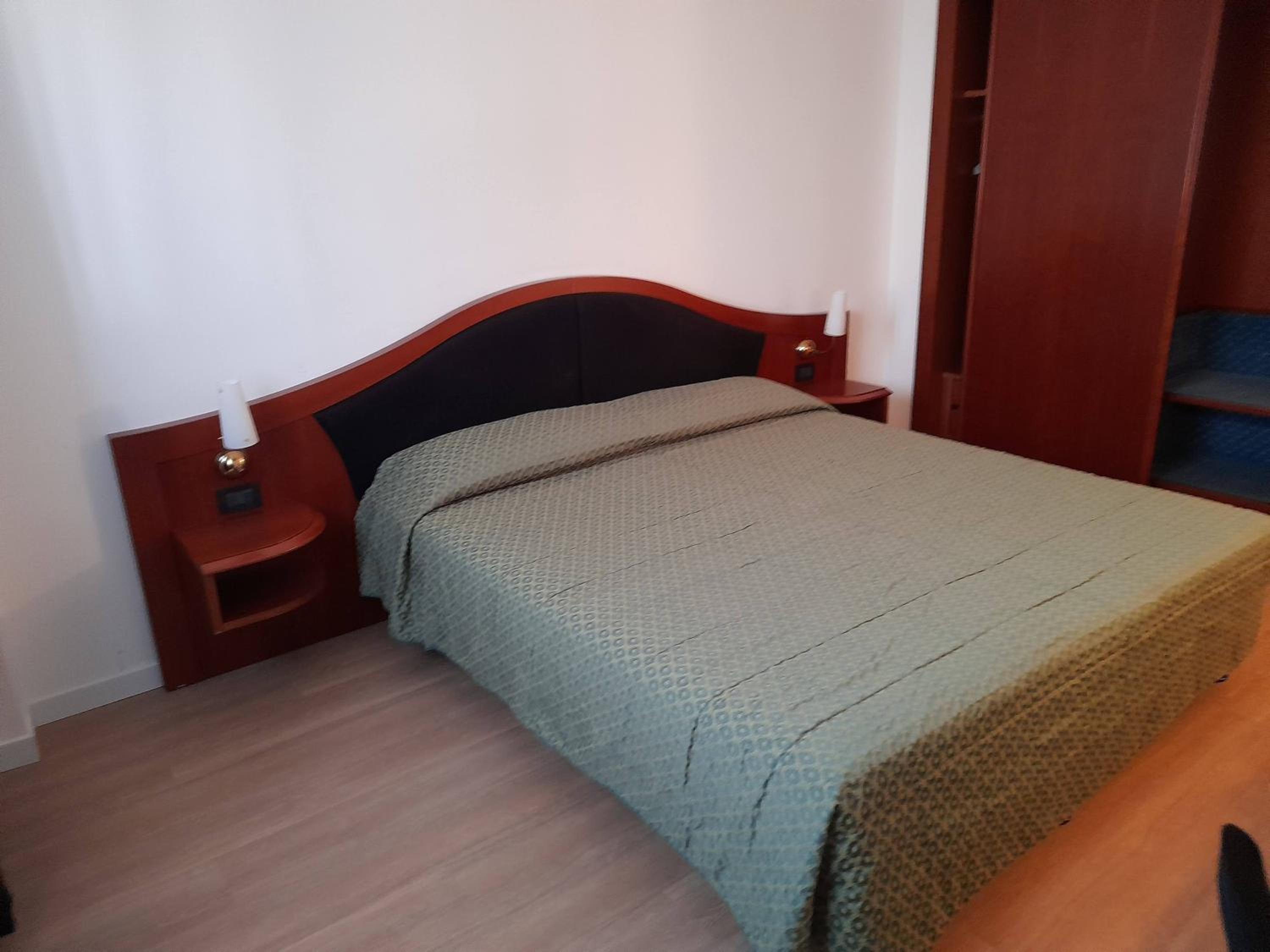 Double Room - Photo 8
