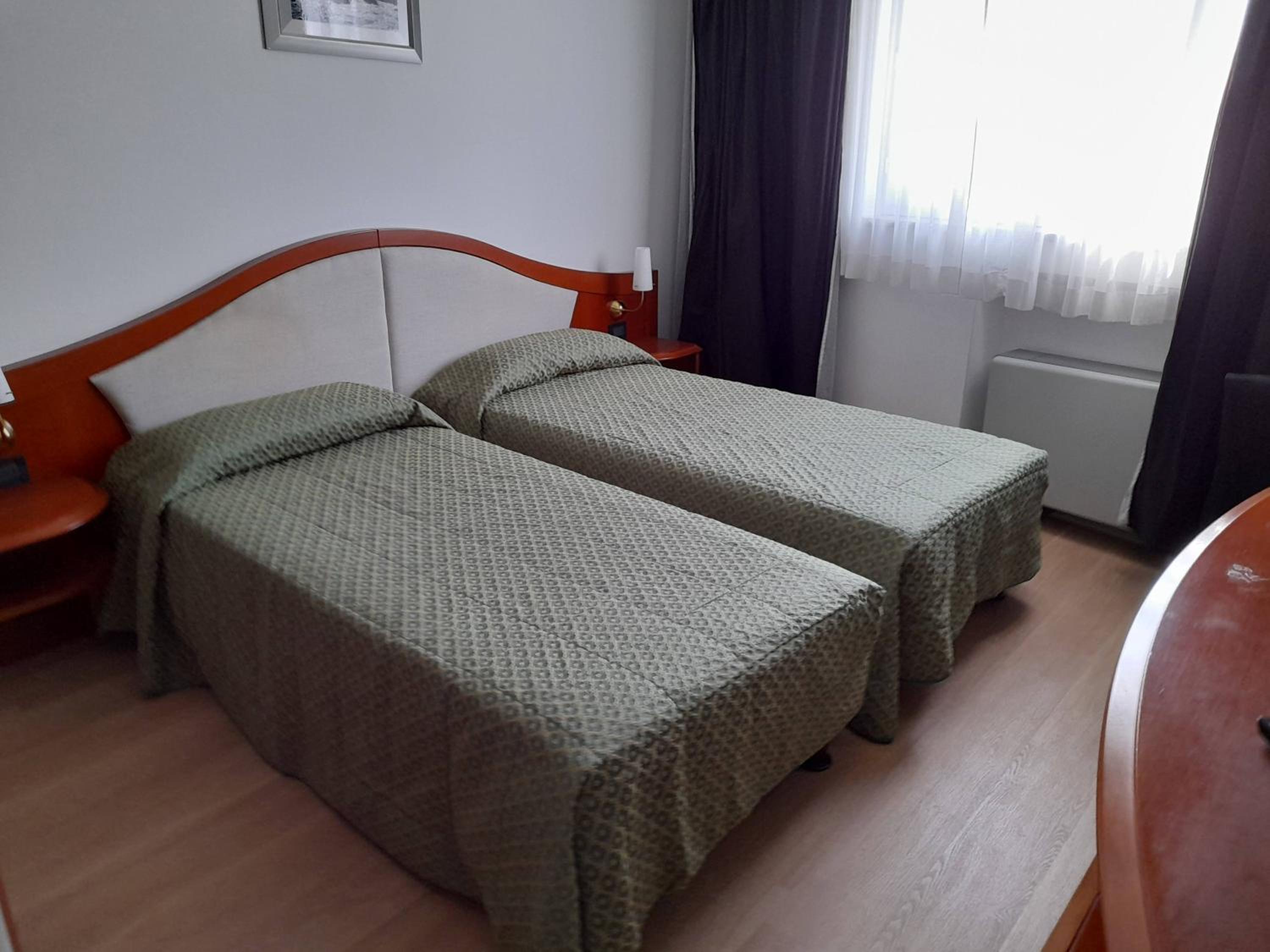Double Room - Photo 12