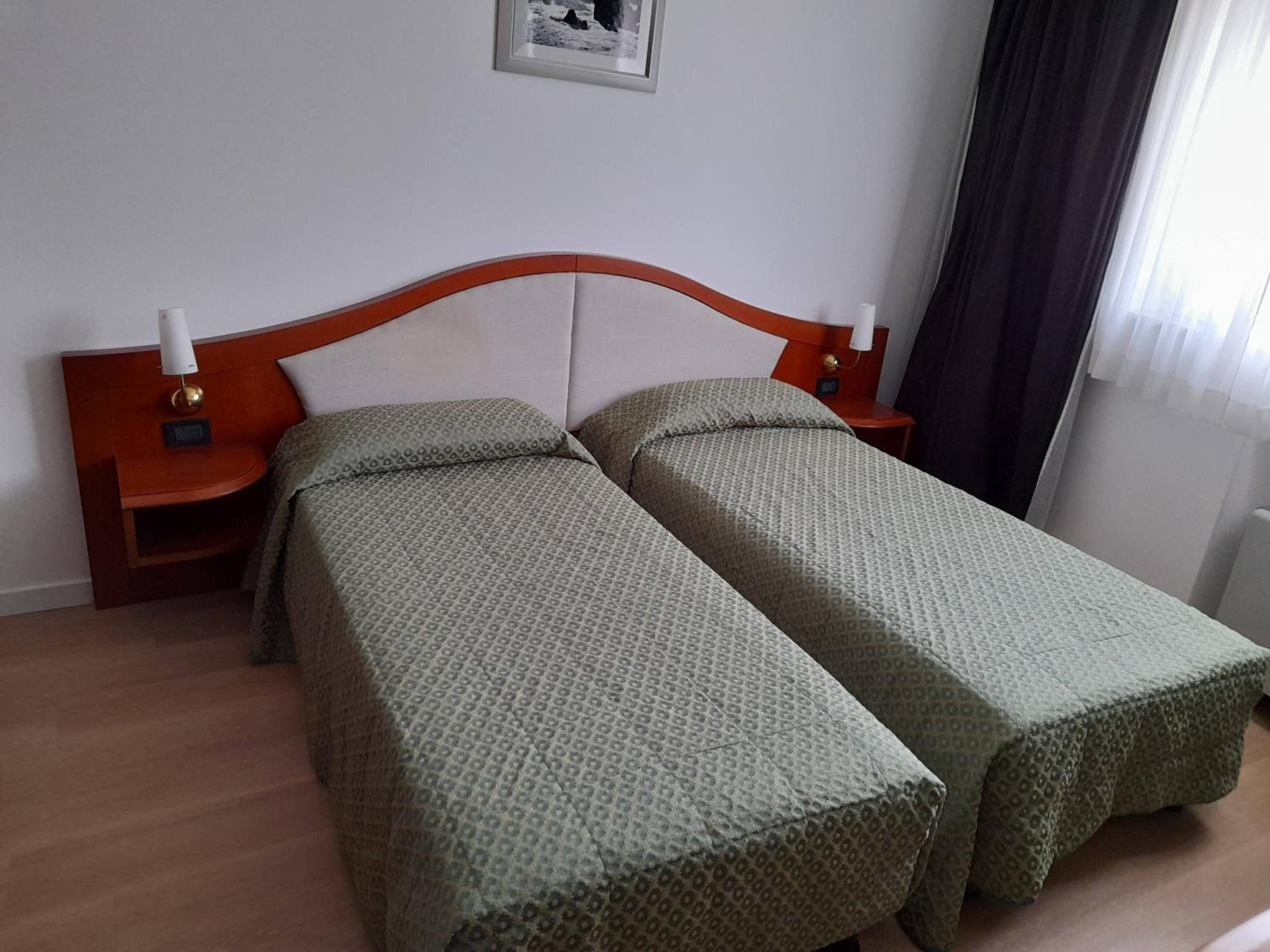 Double Room - Photo 11